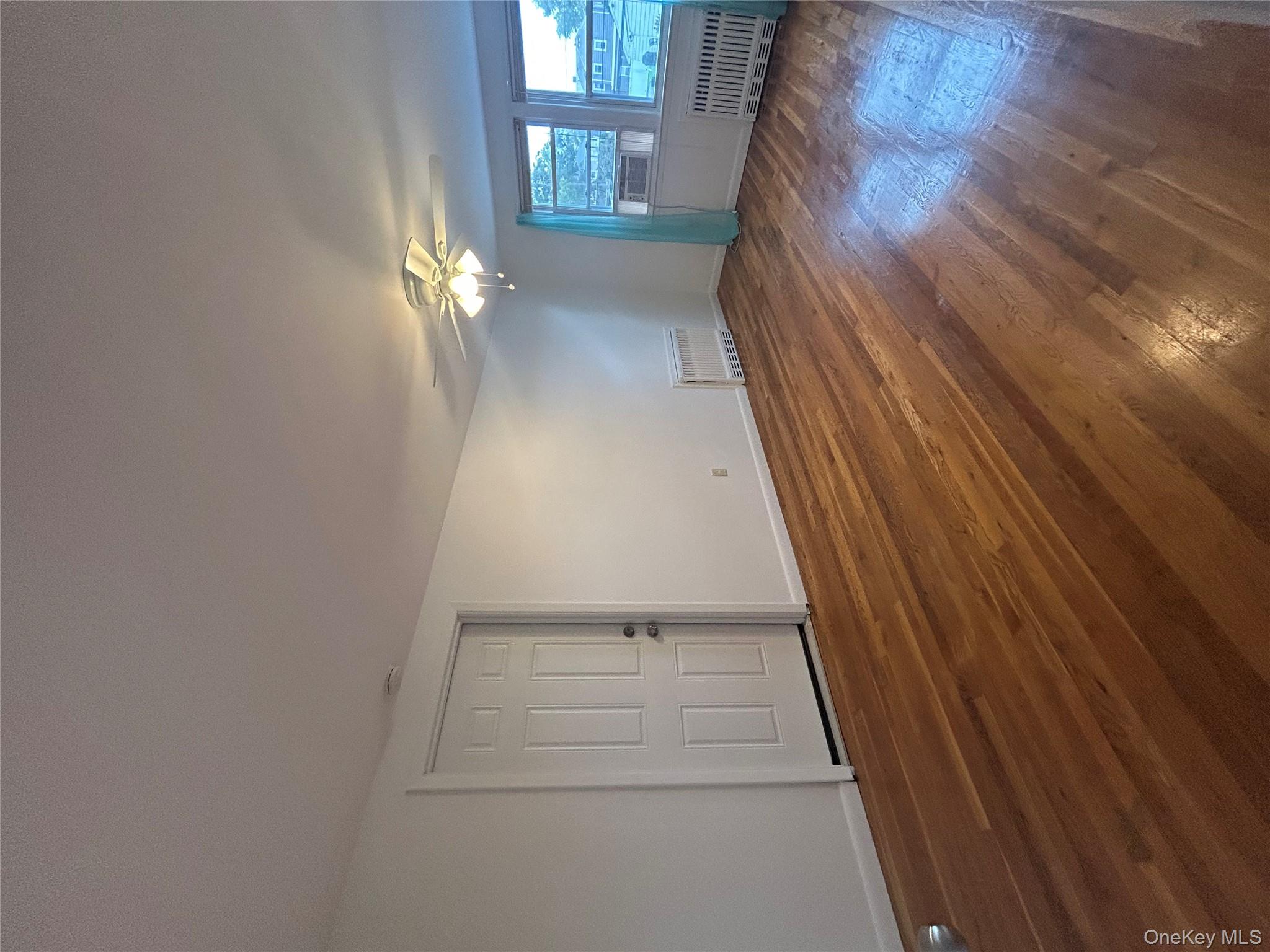 #9 photo, 90 Reade Avenue, Lindenhurst , NY 11757