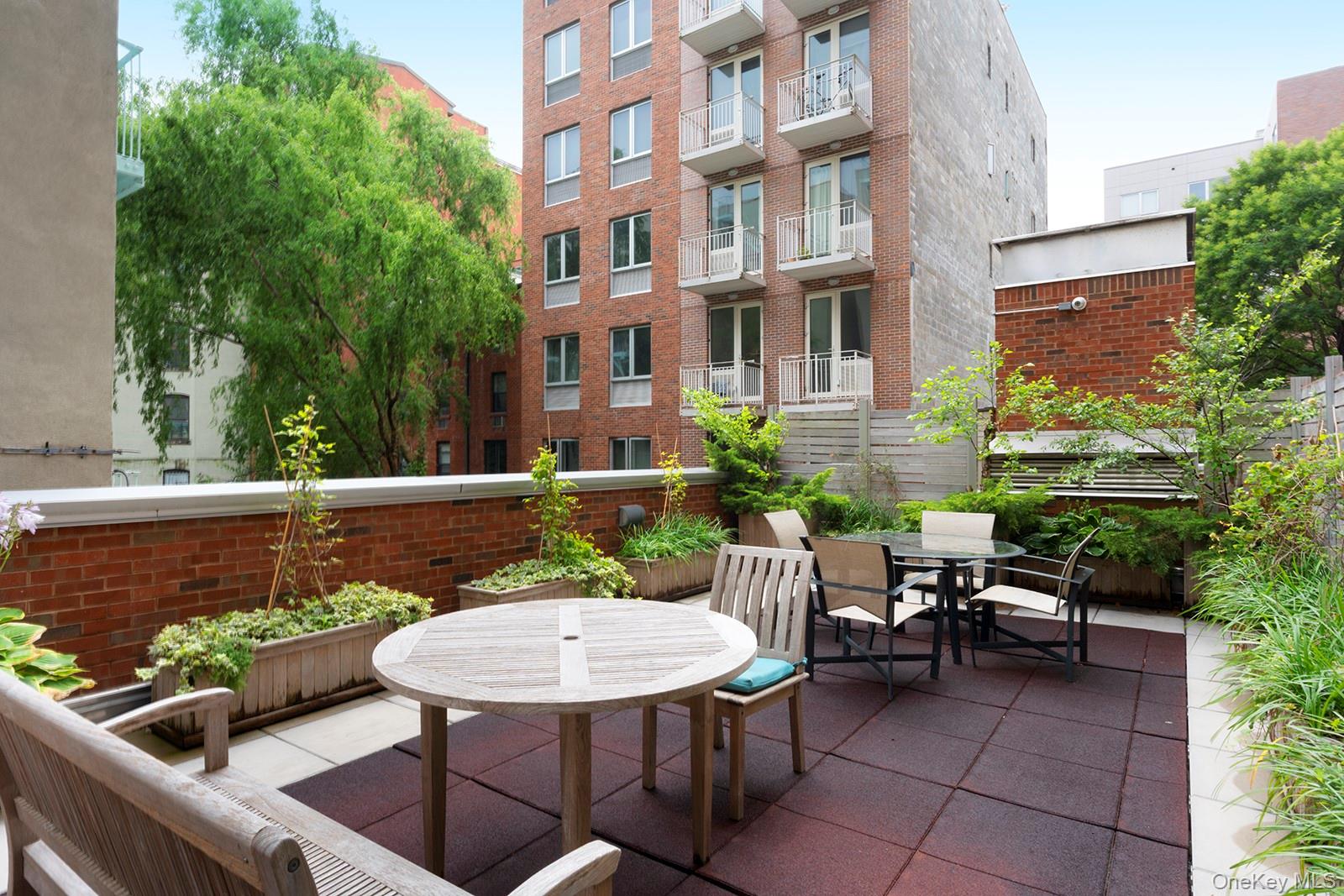 #16 photo, 2280 Frederick Douglass Boulevard, マンハッタン New York (Manhattan) , NY 10027