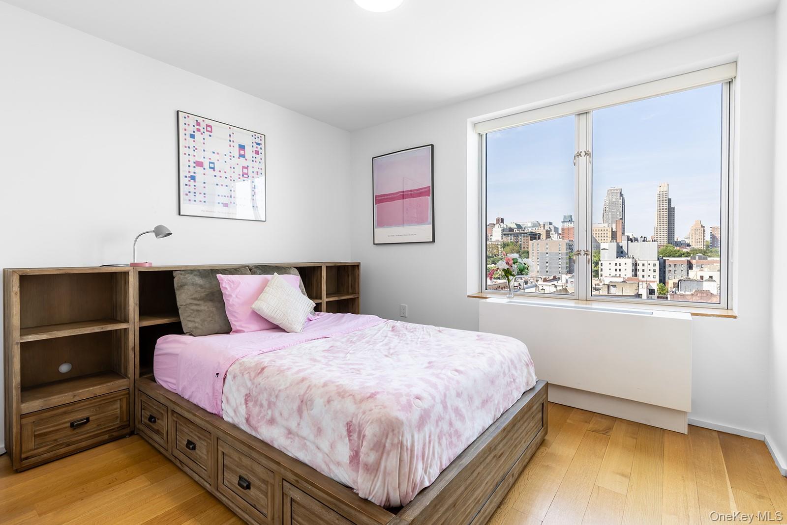 #9 photo, 2280 Frederick Douglass Boulevard, マンハッタン New York (Manhattan) , NY 10027