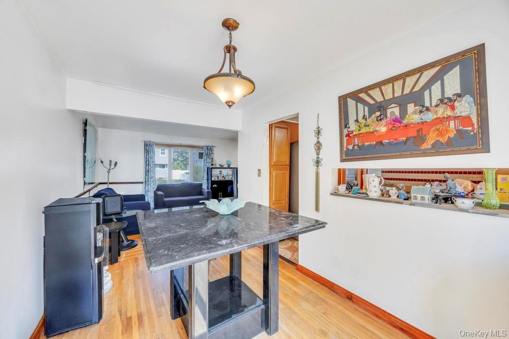 #11 photo, 529 Clinton Avenue, Rockville Centre , NY 11570