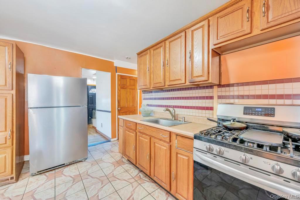 #14 photo, 529 Clinton Avenue, Rockville Centre , NY 11570