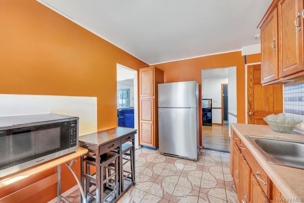 #15 photo, 529 Clinton Avenue, Rockville Centre , NY 11570