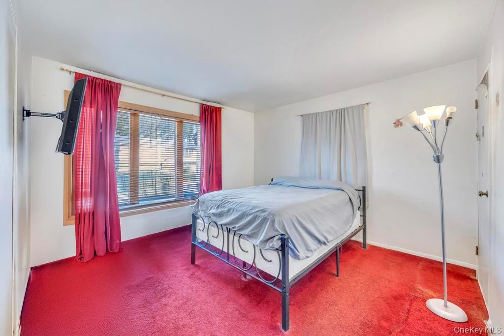 #16 photo, 529 Clinton Avenue, Rockville Centre , NY 11570