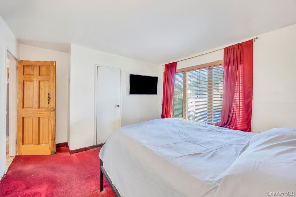 #17 photo, 529 Clinton Avenue, Rockville Centre , NY 11570