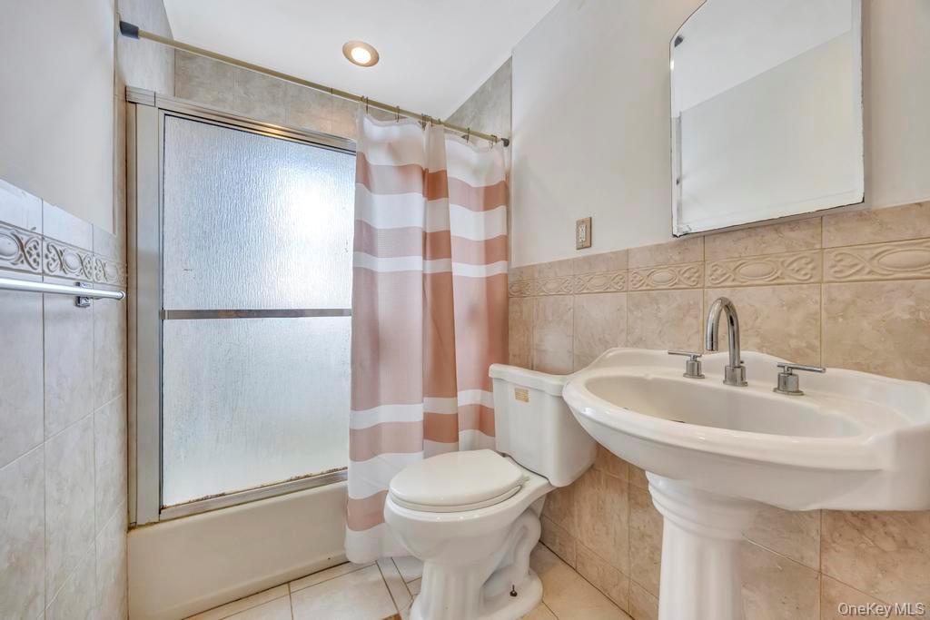 #19 photo, 529 Clinton Avenue, Rockville Centre , NY 11570