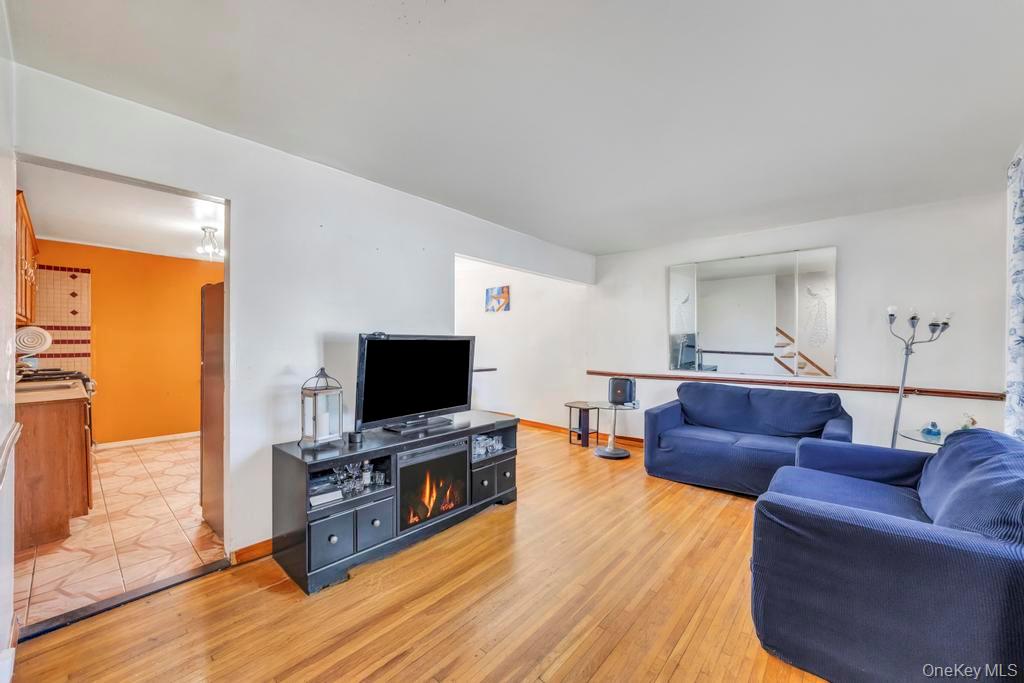 #7 photo, 529 Clinton Avenue, Rockville Centre , NY 11570