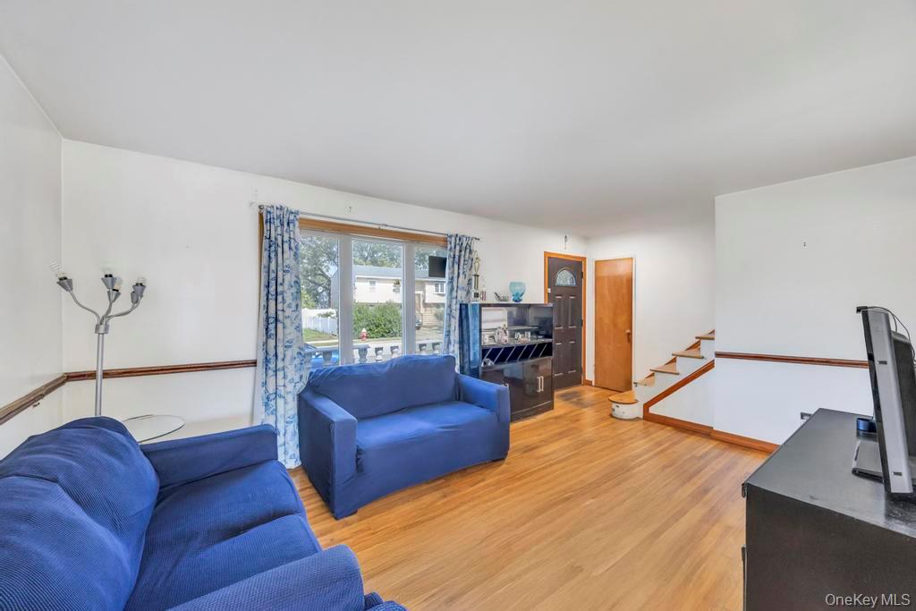 #8 photo, 529 Clinton Avenue, Rockville Centre , NY 11570