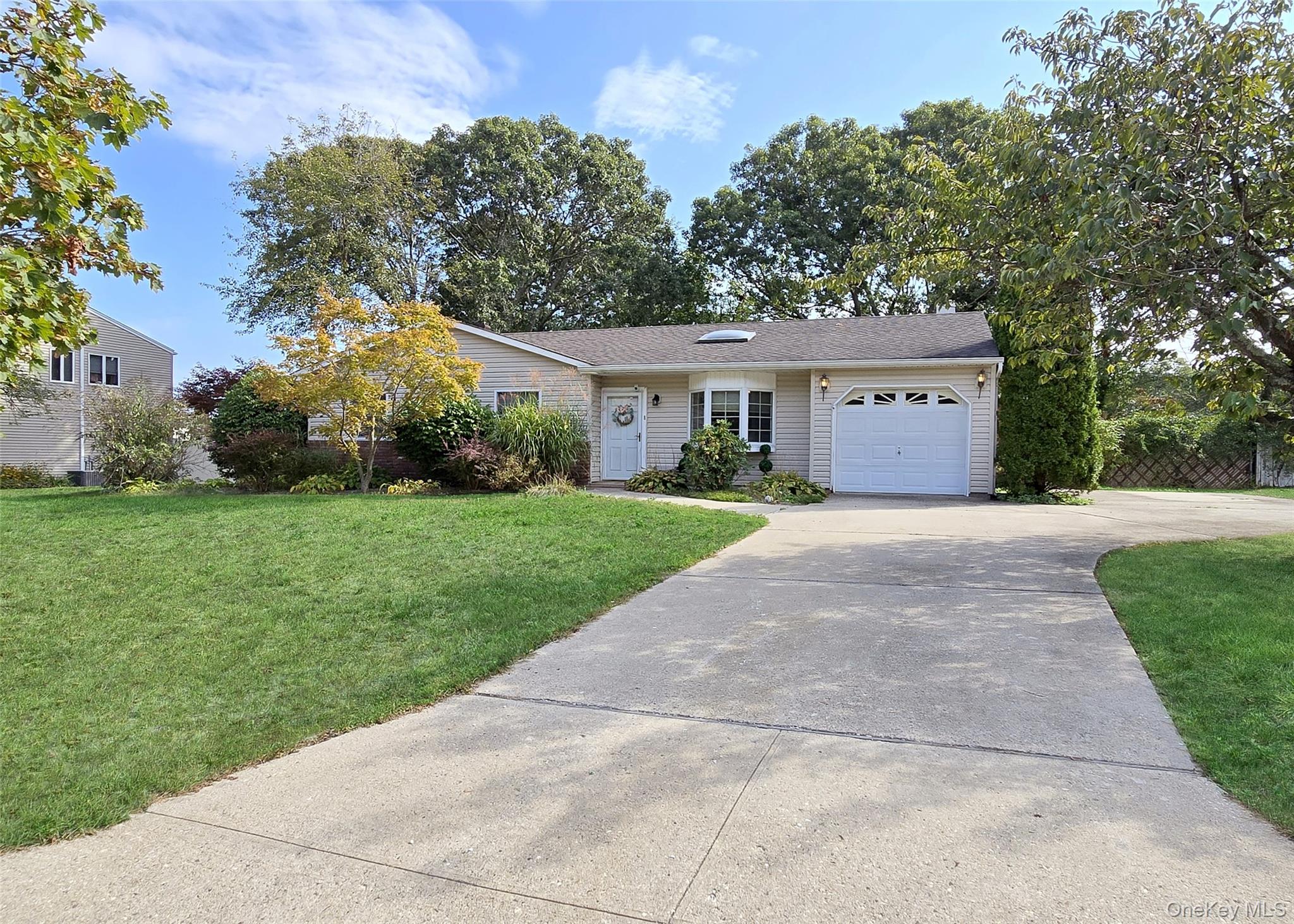 #1 photo, 8 Gary Place, सफ़ोक काउंटी Selden , NY 11784