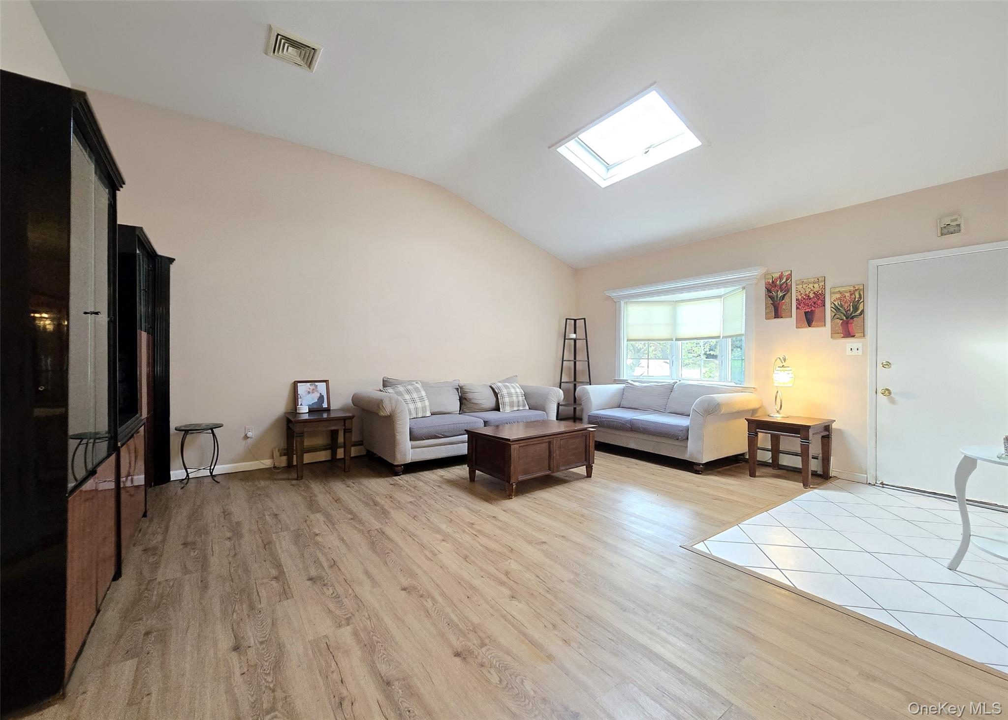 #2 photo, 8 Gary Place, सफ़ोक काउंटी Selden , NY 11784