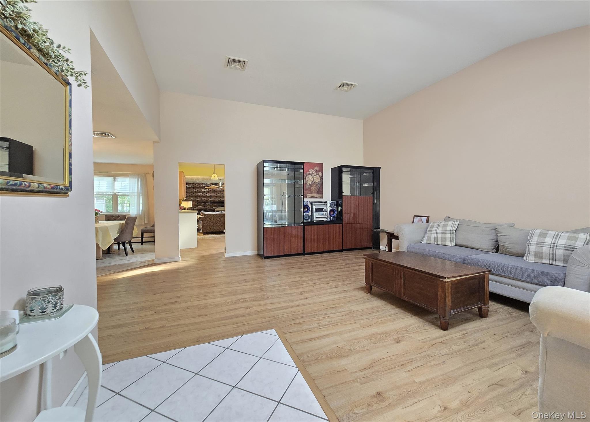 #3 photo, 8 Gary Place, सफ़ोक काउंटी Selden , NY 11784