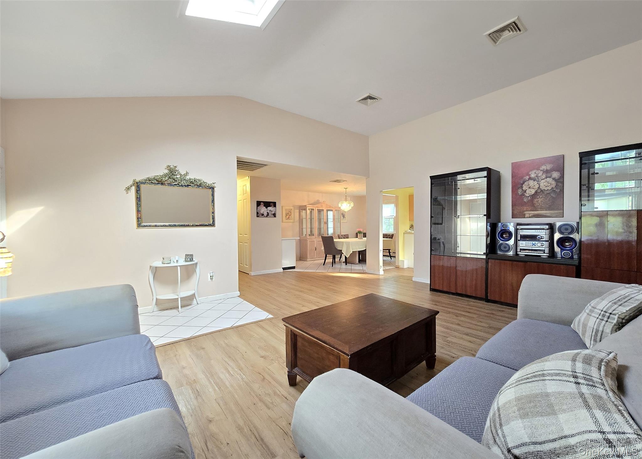 #4 photo, 8 Gary Place, सफ़ोक काउंटी Selden , NY 11784