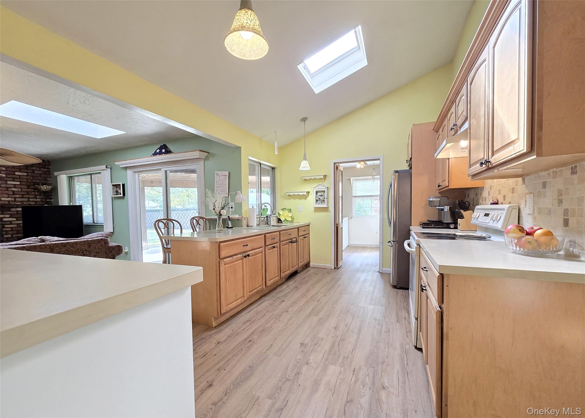 #6 photo, 8 Gary Place, सफ़ोक काउंटी Selden , NY 11784