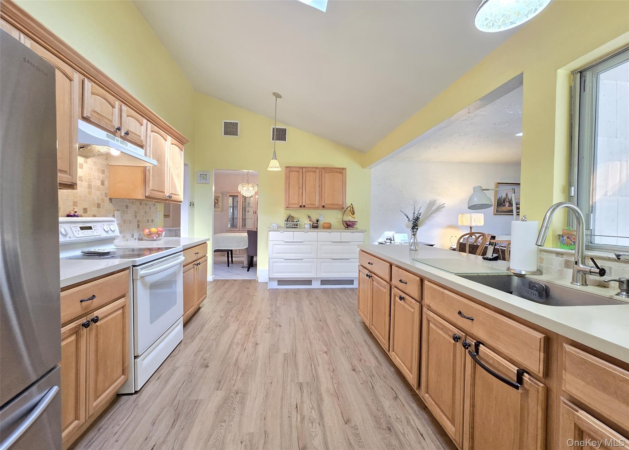 #7 photo, 8 Gary Place, सफ़ोक काउंटी Selden , NY 11784