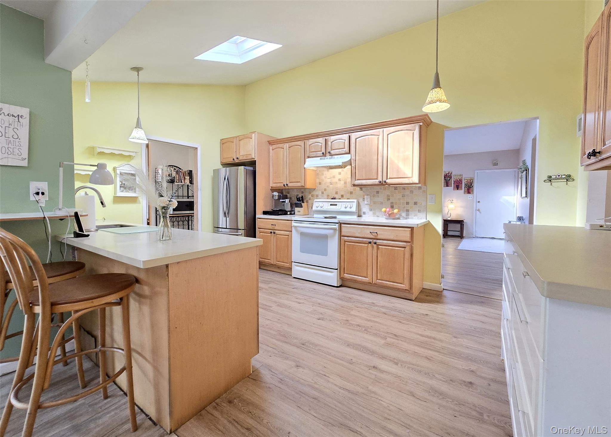 #8 photo, 8 Gary Place, सफ़ोक काउंटी Selden , NY 11784