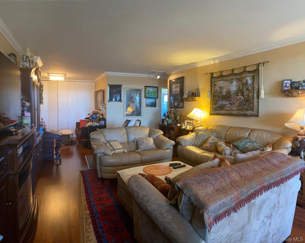 #9 photo, 61-20 Grand Central Parkway, クイーンズ区 Forest Hills , NY 11375