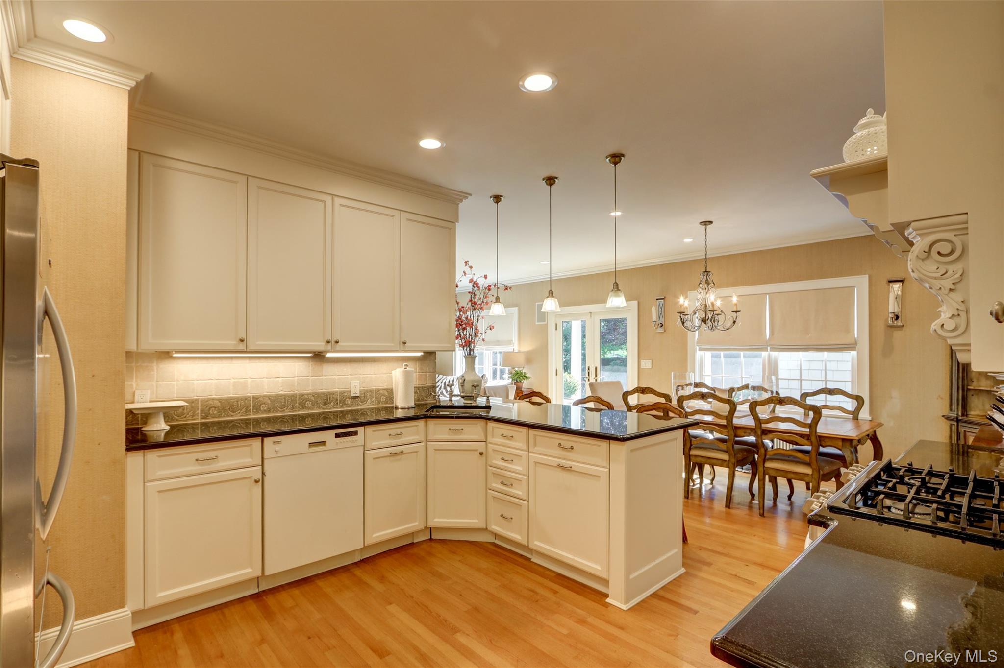 #12 photo, 169 Hempstead Avenue, Rockville Centre , NY 11570