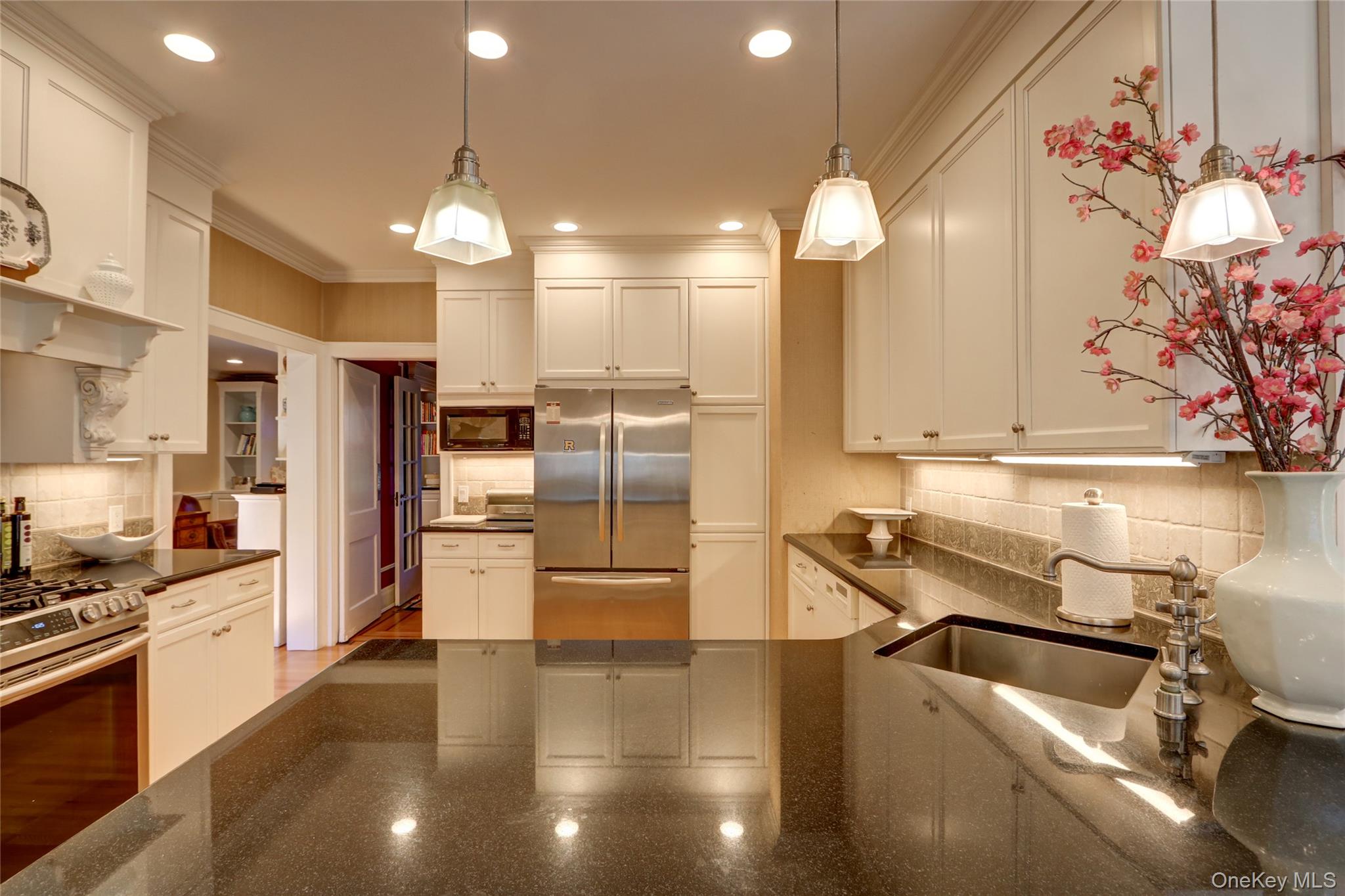 #13 photo, 169 Hempstead Avenue, Rockville Centre , NY 11570