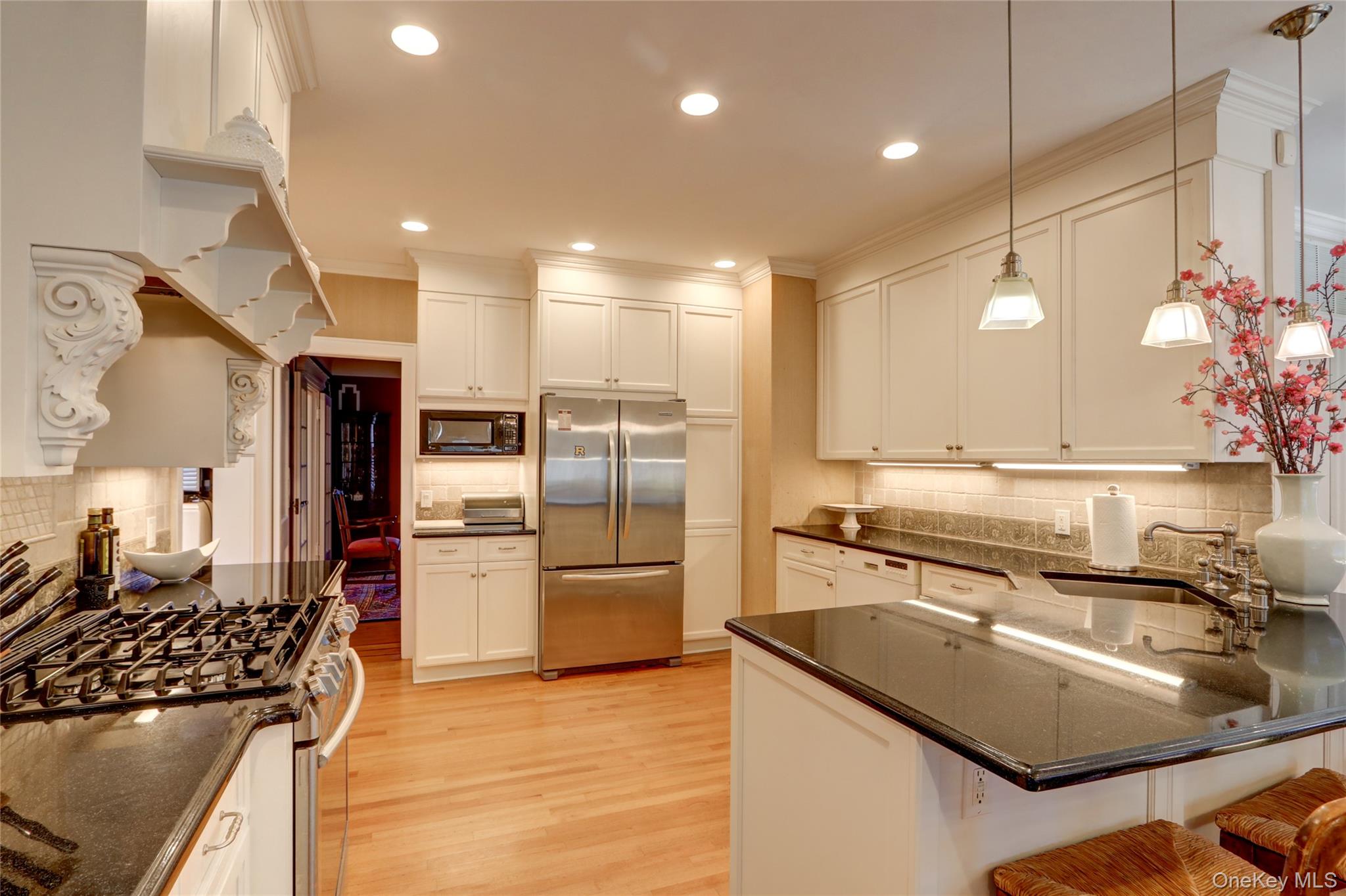 #9 photo, 169 Hempstead Avenue, Rockville Centre , NY 11570