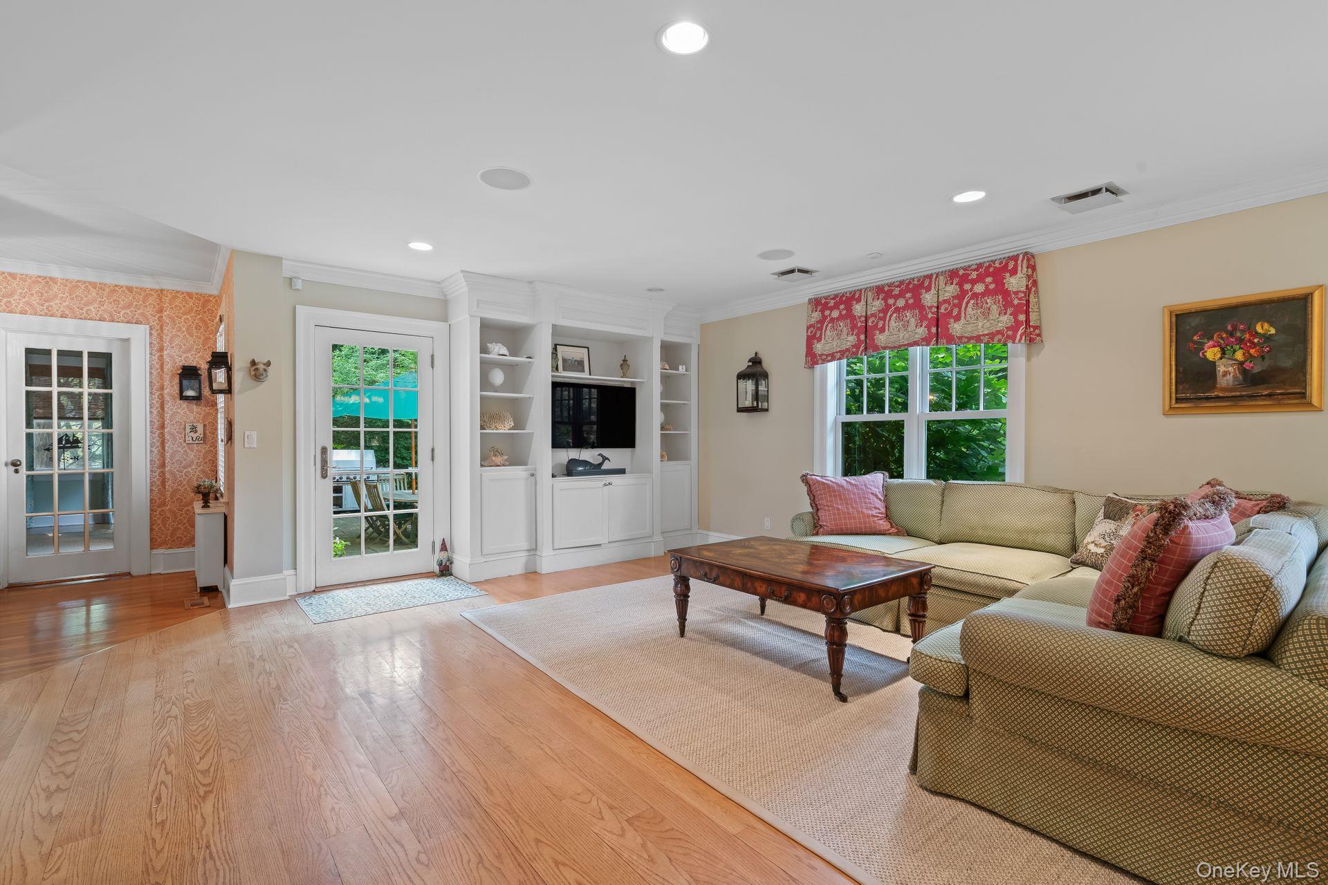 #8 photo, 1 Beardsley Lane, Lloyd Harbor , NY 11743