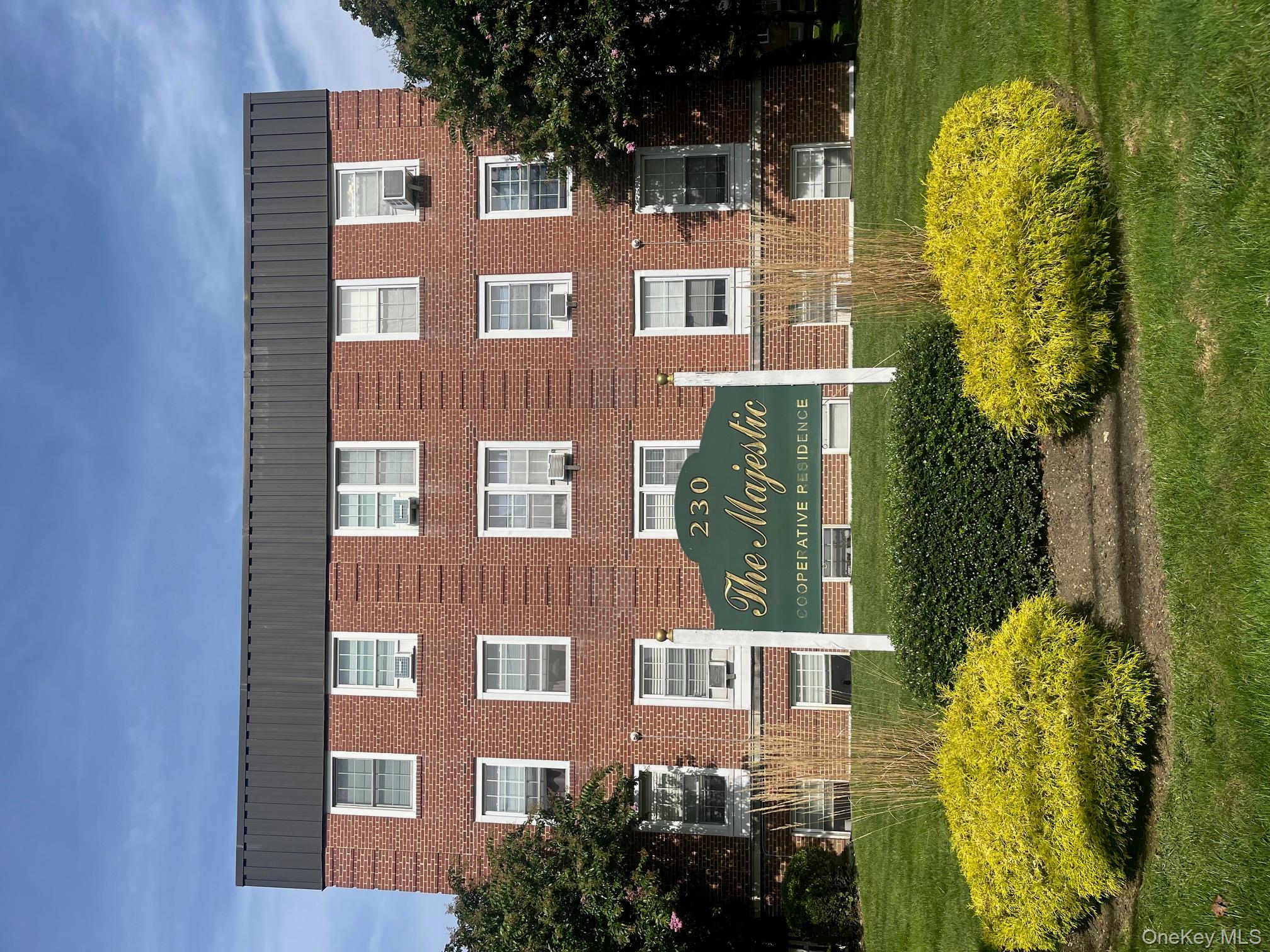 #1 photo, 230 Central Avenue, ナッソー郡 Lawrence , NY 11559