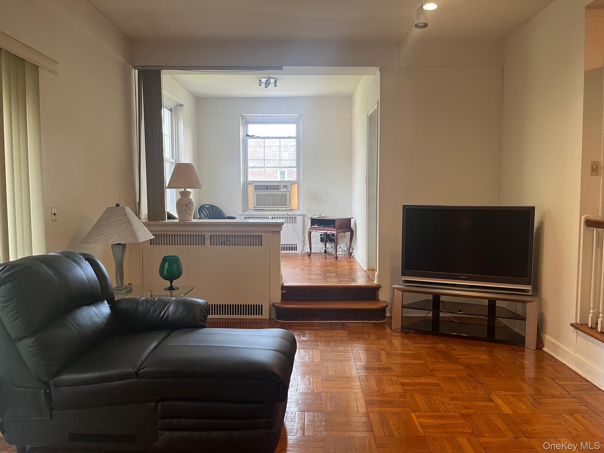 #12 photo, 230 Central Avenue, ナッソー郡 Lawrence , NY 11559