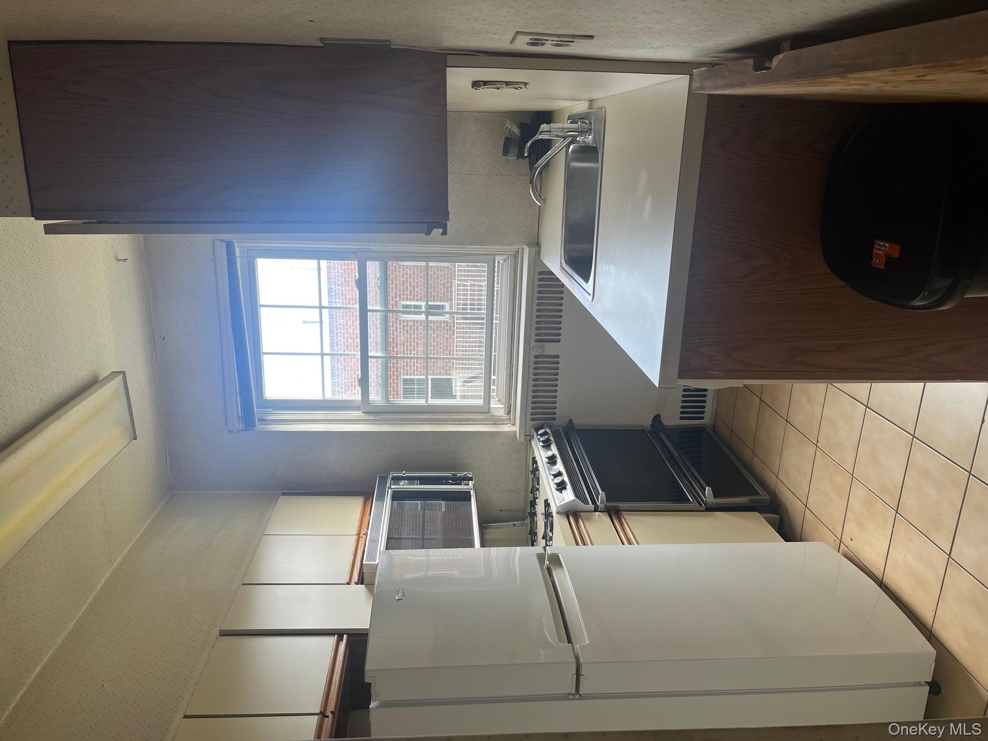 #15 photo, 230 Central Avenue, ナッソー郡 Lawrence , NY 11559