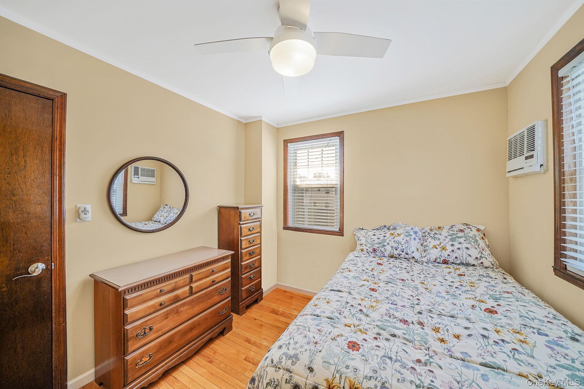 #18 photo, 256-12 87th Road, Floral Park , NY 11001