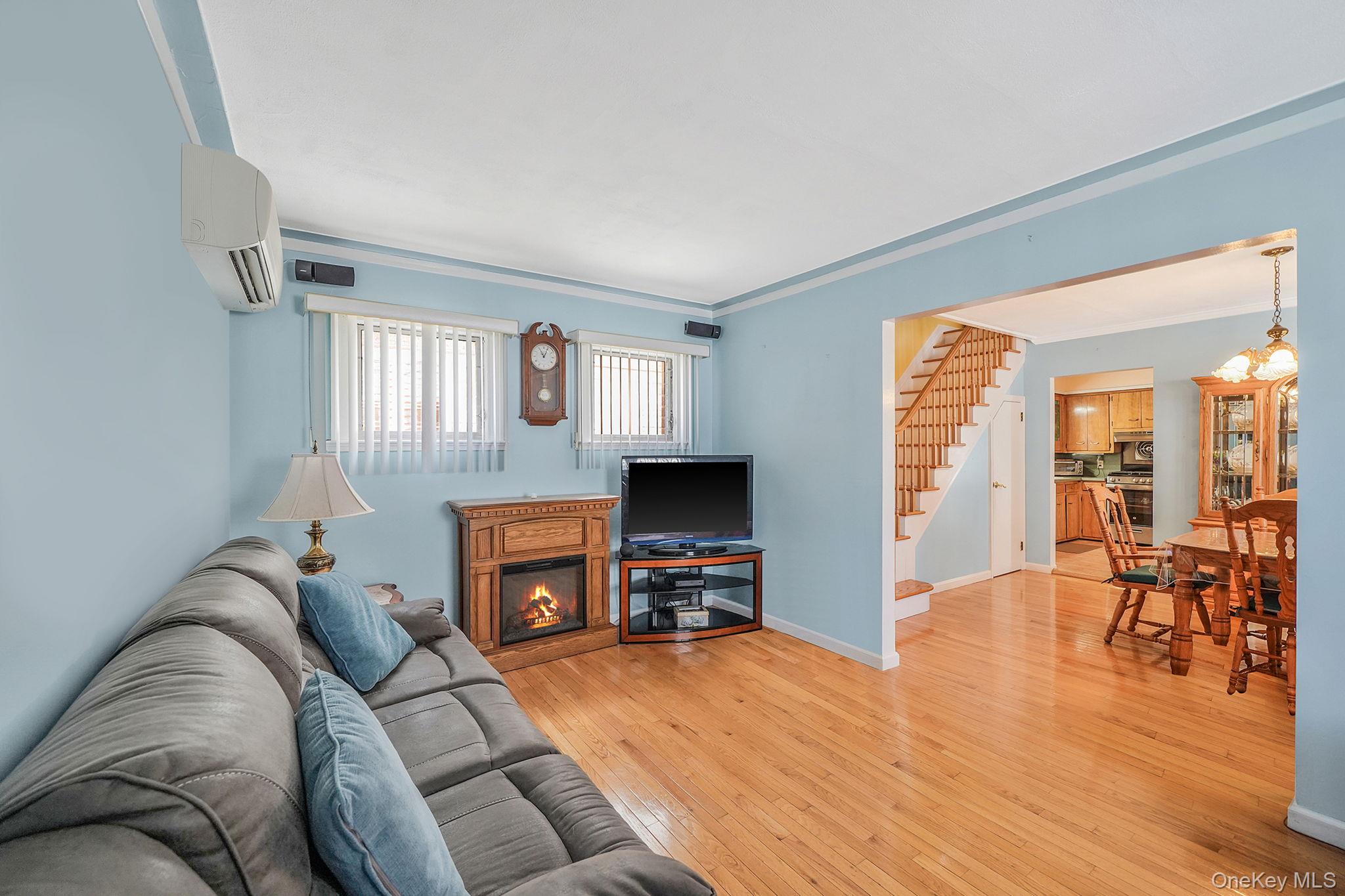 #4 photo, 256-12 87th Road, Floral Park , NY 11001