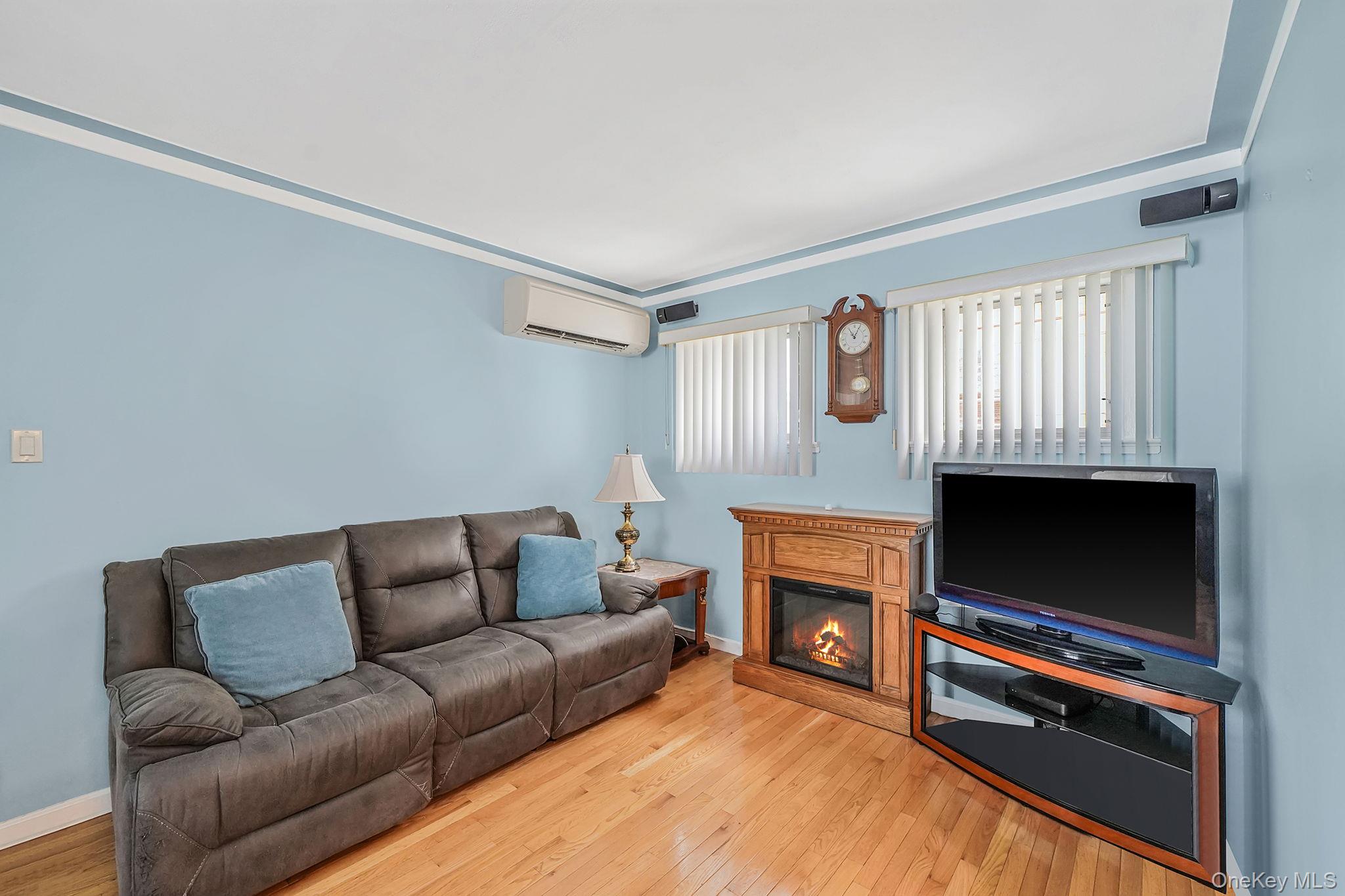 #5 photo, 256-12 87th Road, Floral Park , NY 11001
