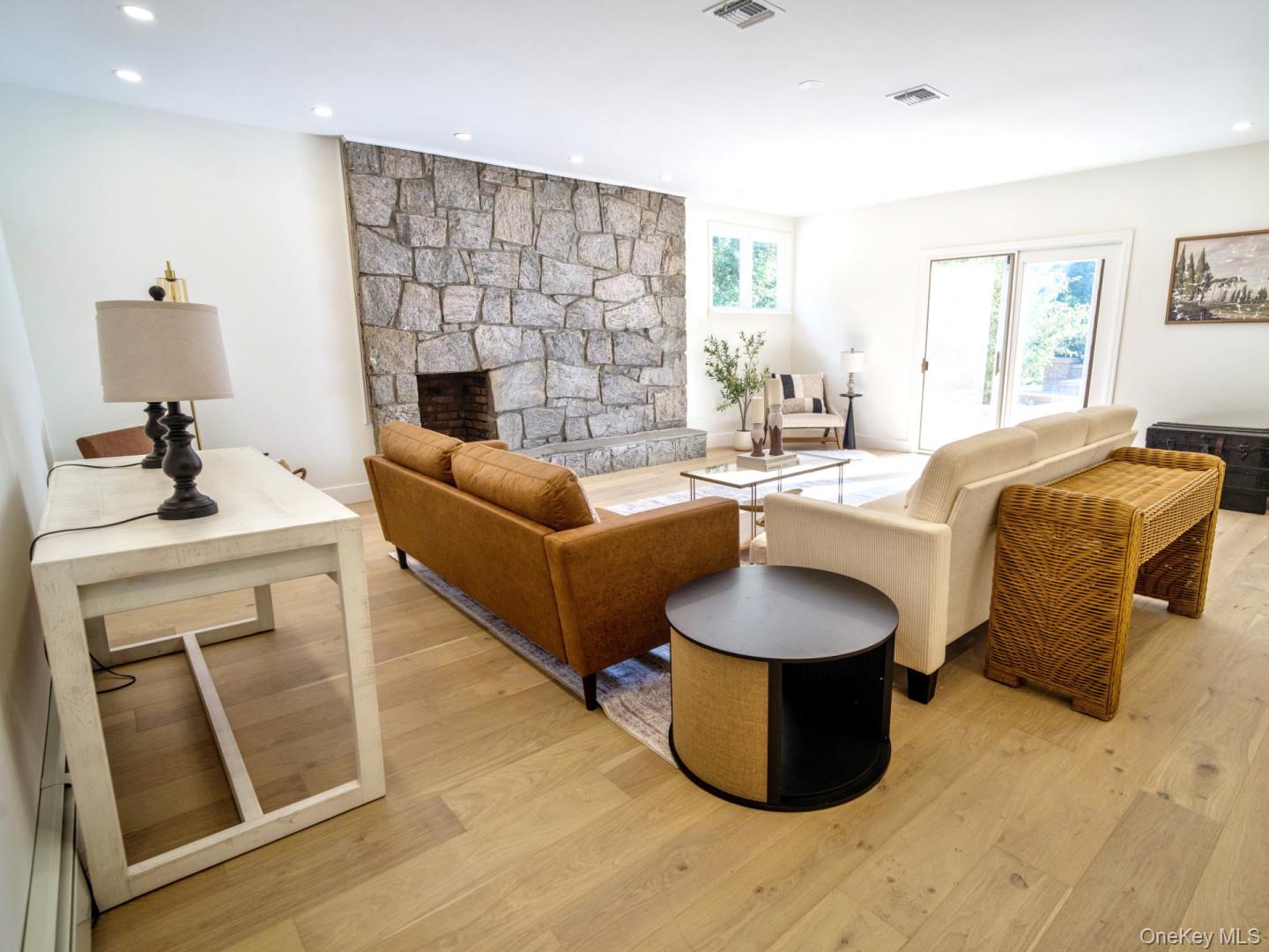 #11 photo, 18 Durham Drive, Dix Hills , NY 11746