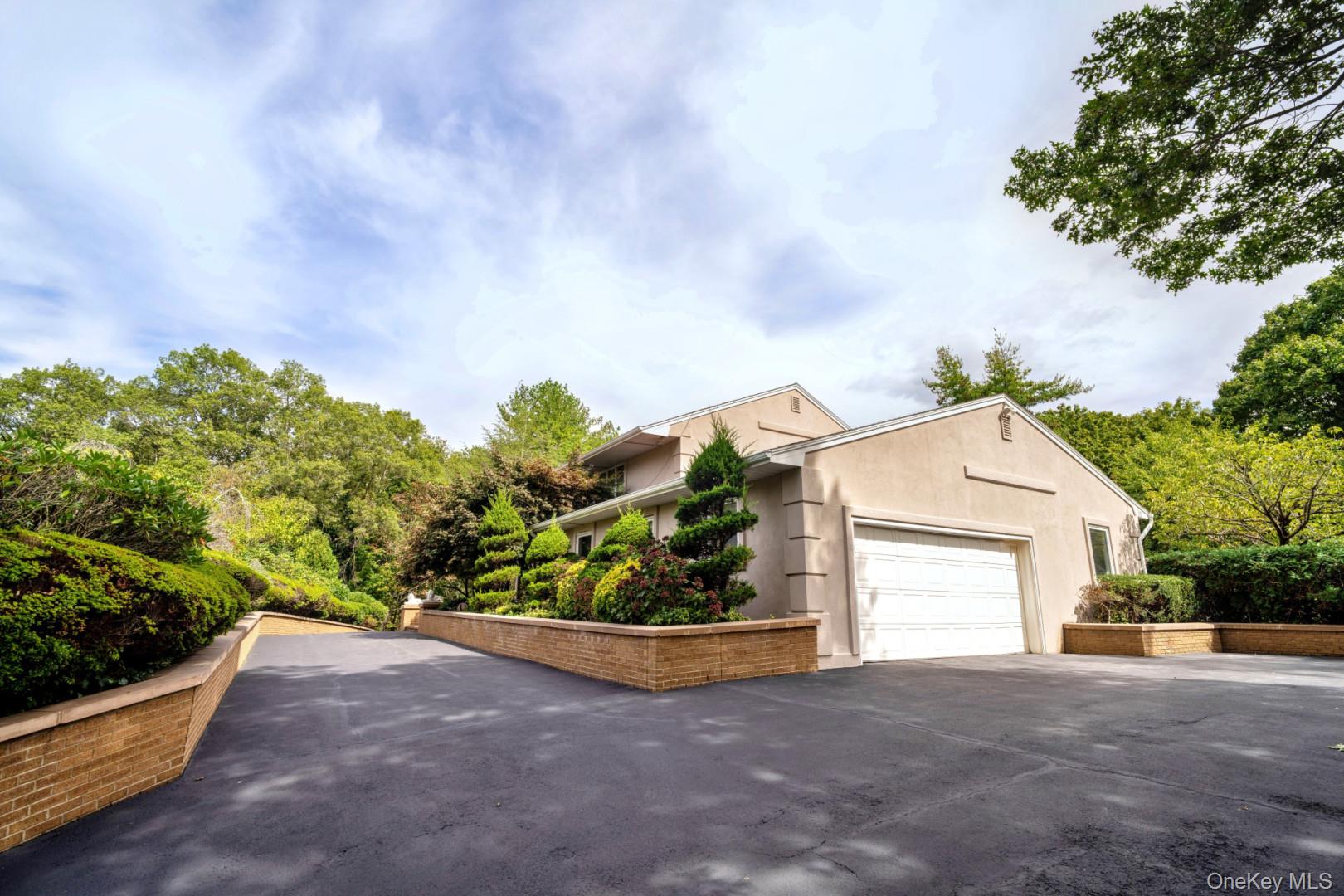 #2 photo, 18 Durham Drive, Dix Hills , NY 11746