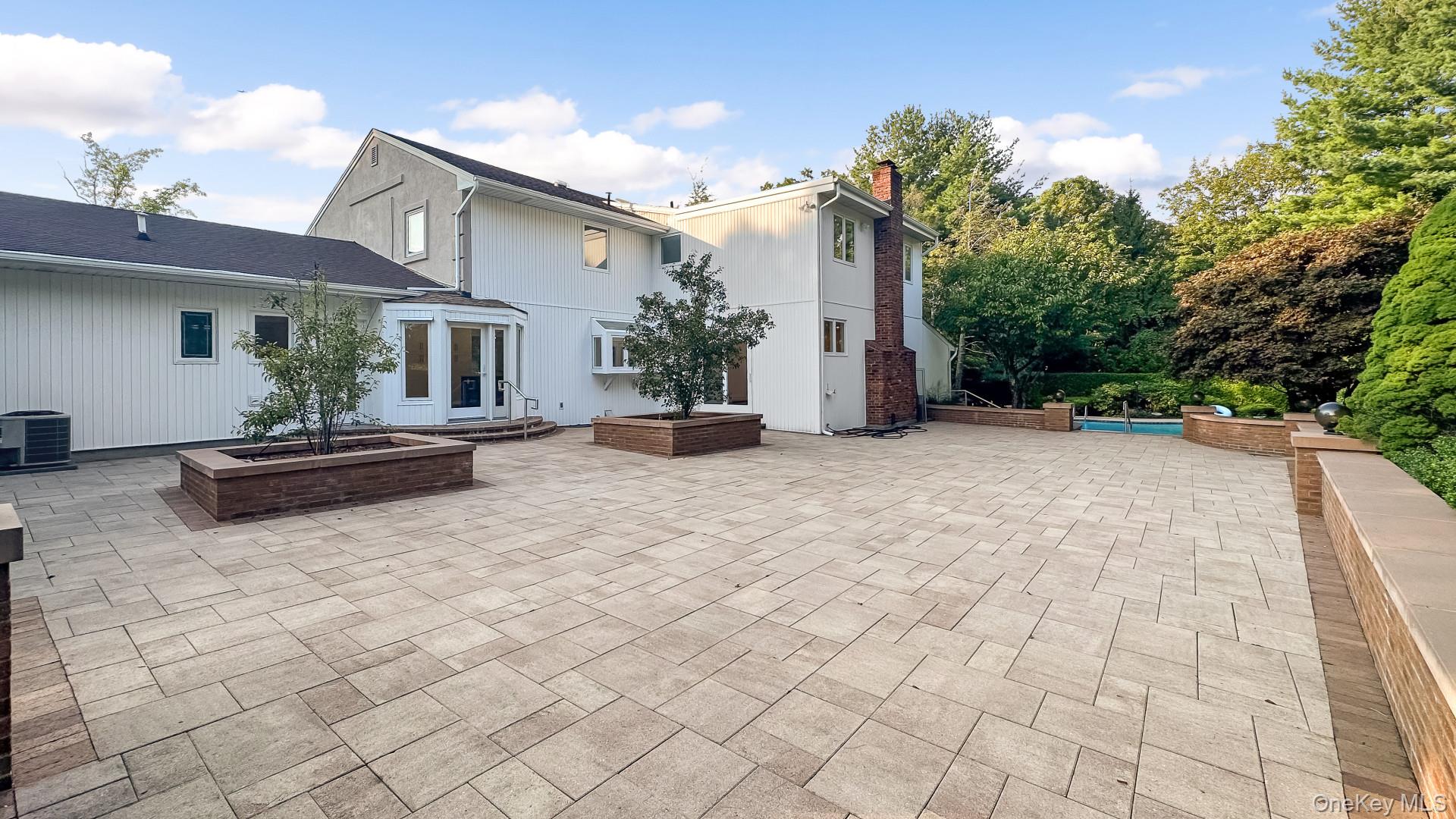 #3 photo, 18 Durham Drive, Dix Hills , NY 11746