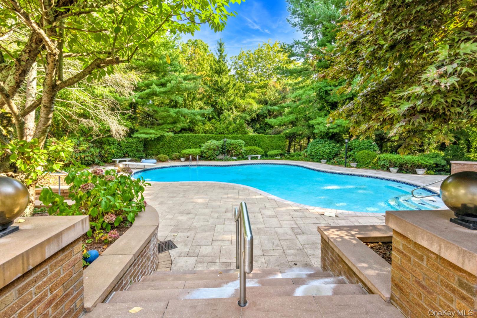 #4 photo, 18 Durham Drive, Dix Hills , NY 11746