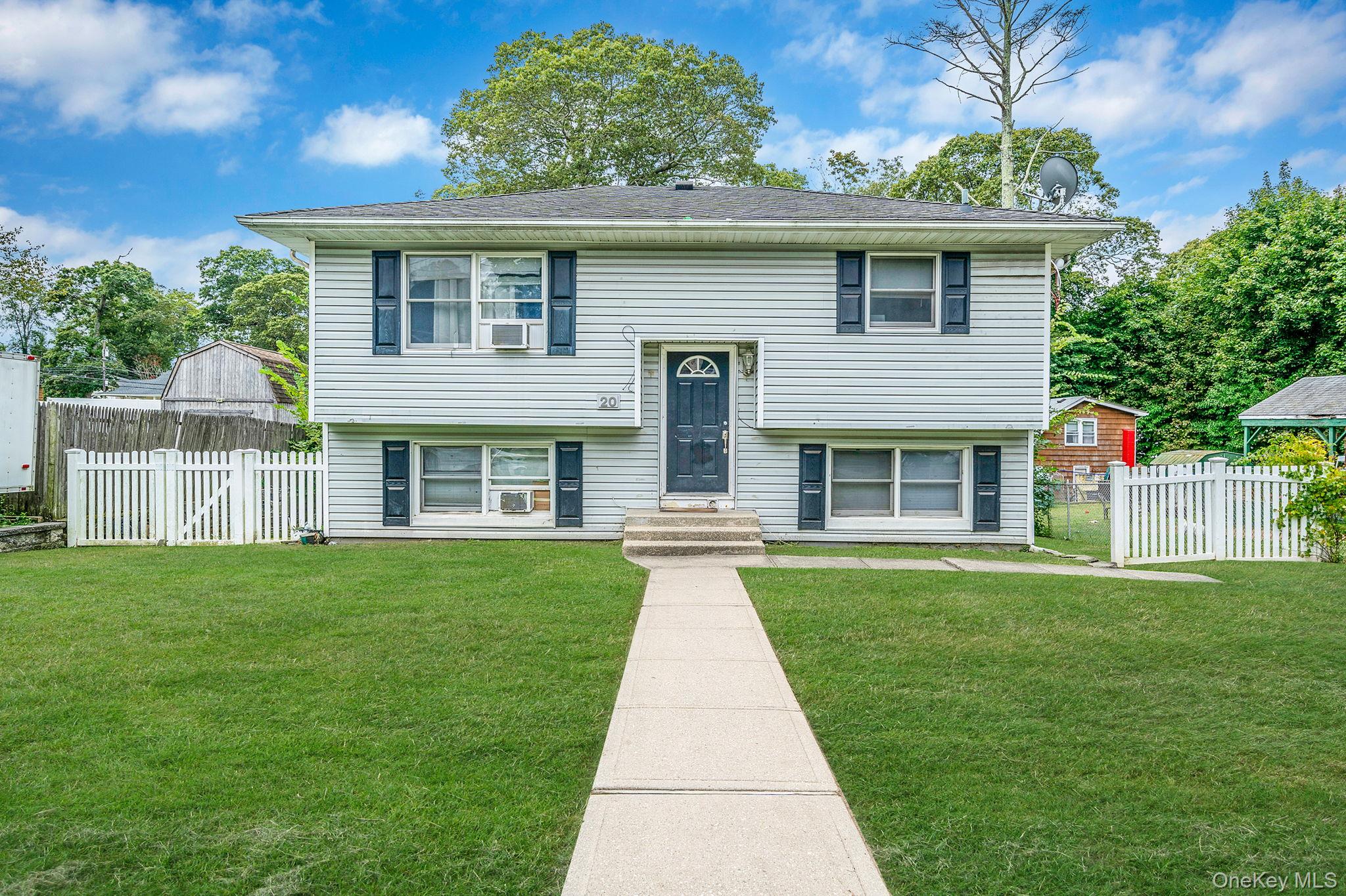 #1 photo, 20 Kirby Lane, सफ़ोक काउंटी Lake Ronkonkoma , NY 11779