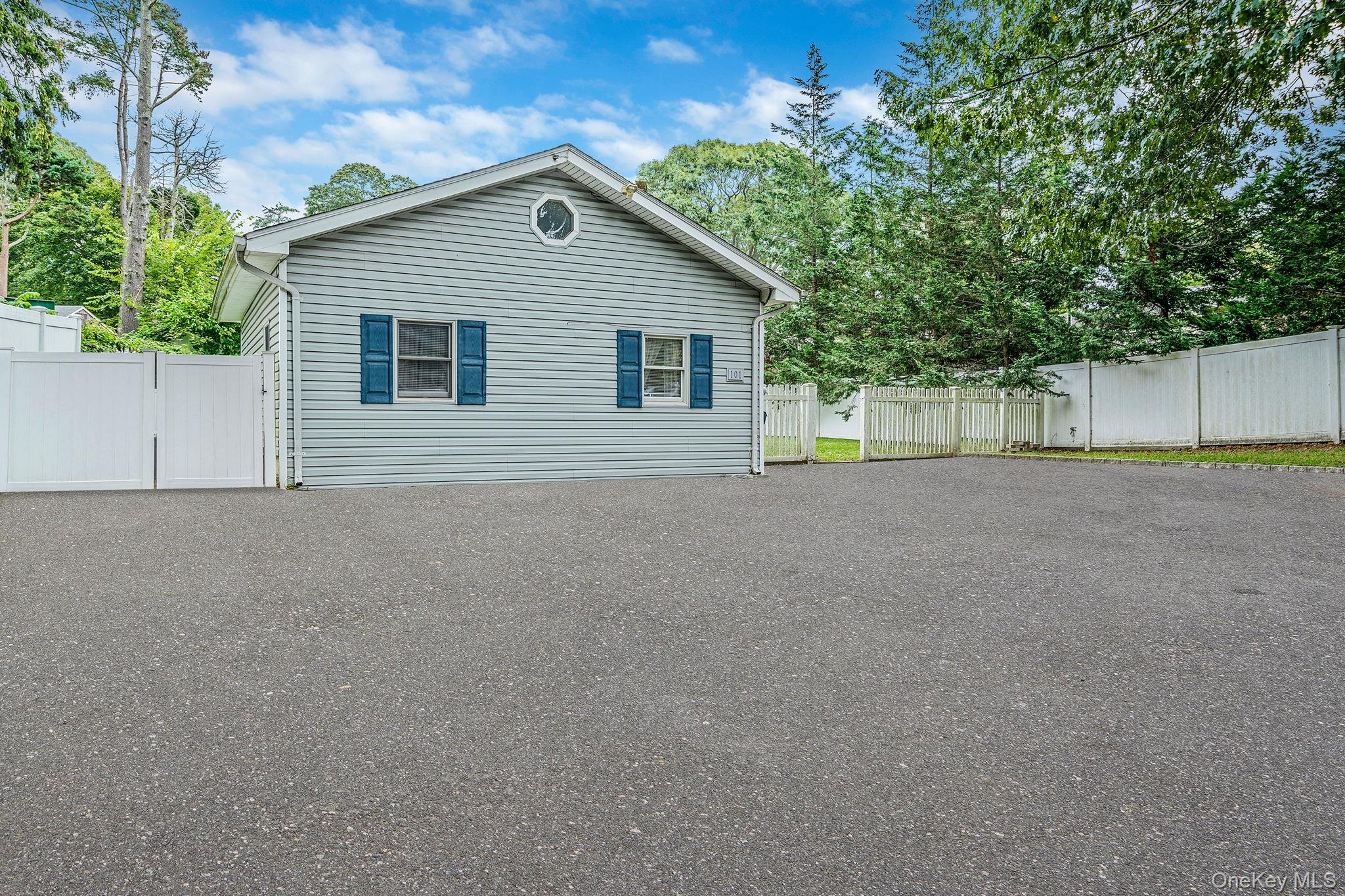 #3 photo, 20 Kirby Lane, सफ़ोक काउंटी Lake Ronkonkoma , NY 11779