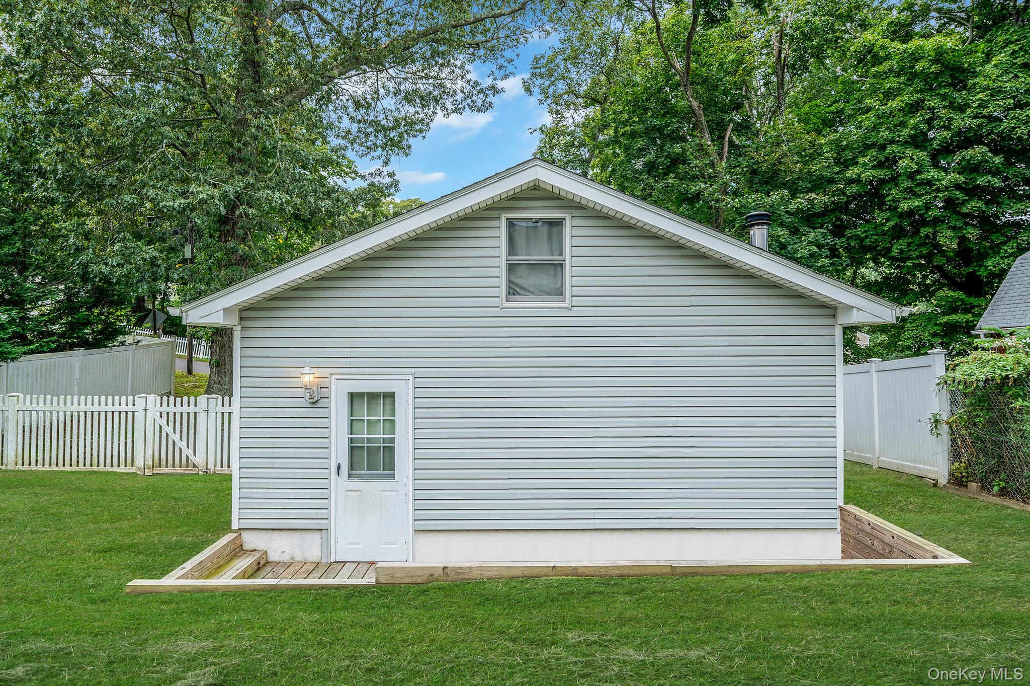 #4 photo, 20 Kirby Lane, सफ़ोक काउंटी Lake Ronkonkoma , NY 11779