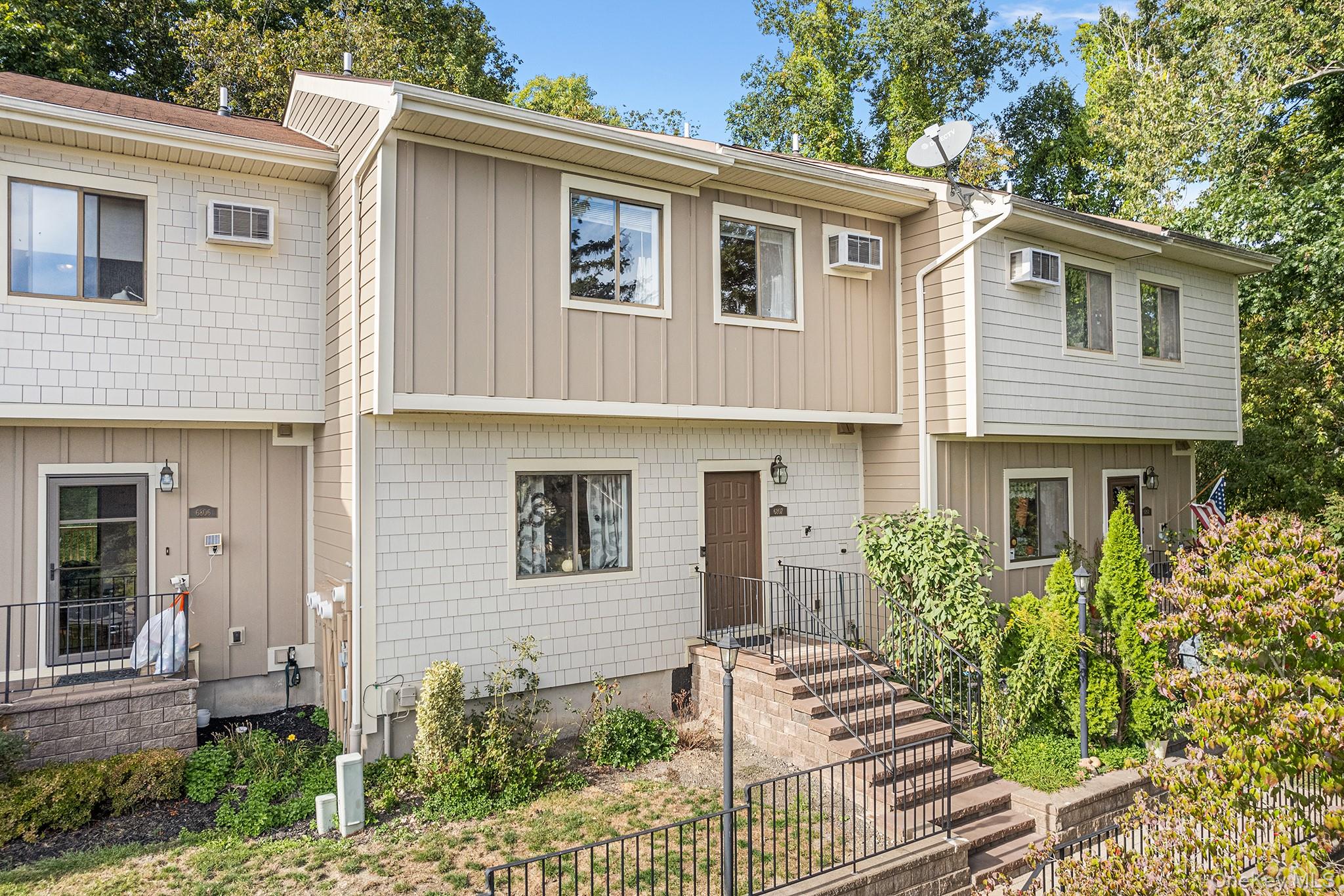 #1 photo, 6807 Chelsea Cove, Hopewell Junction , NY 12533