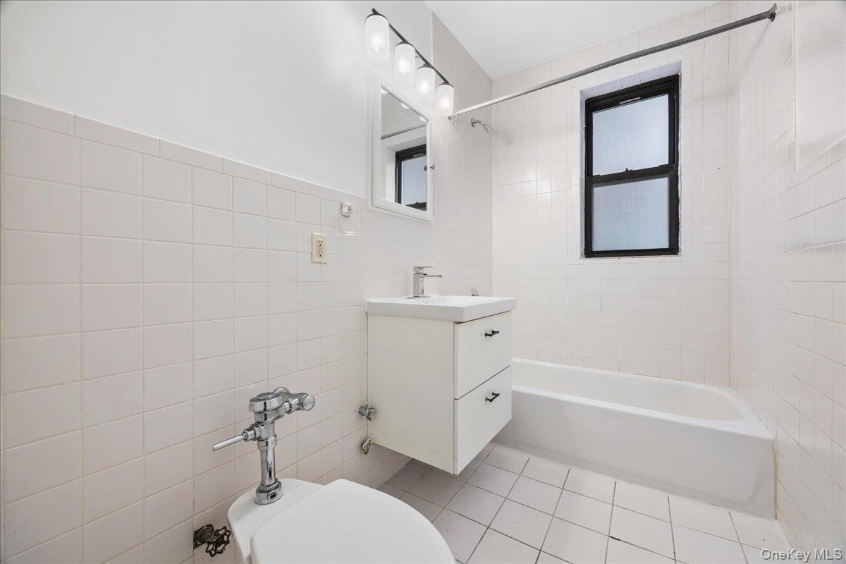 #16 photo, 312 Main Street, White Plains , NY 10601