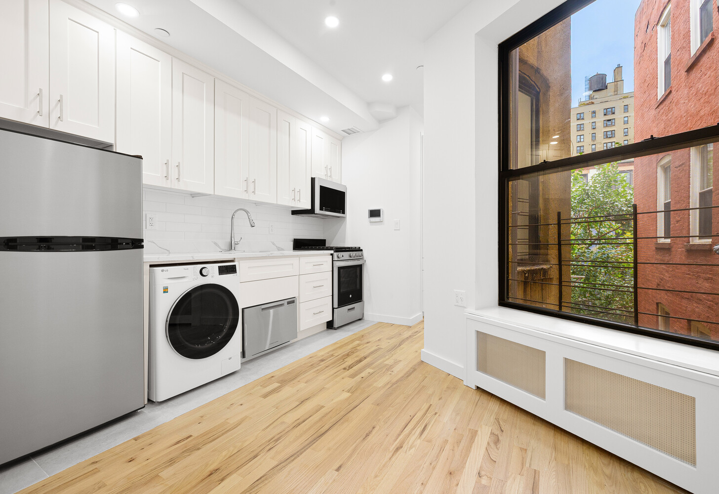 #1 photo, 27 W 84TH Street, मैनहटन Upper West Side , NY 10024