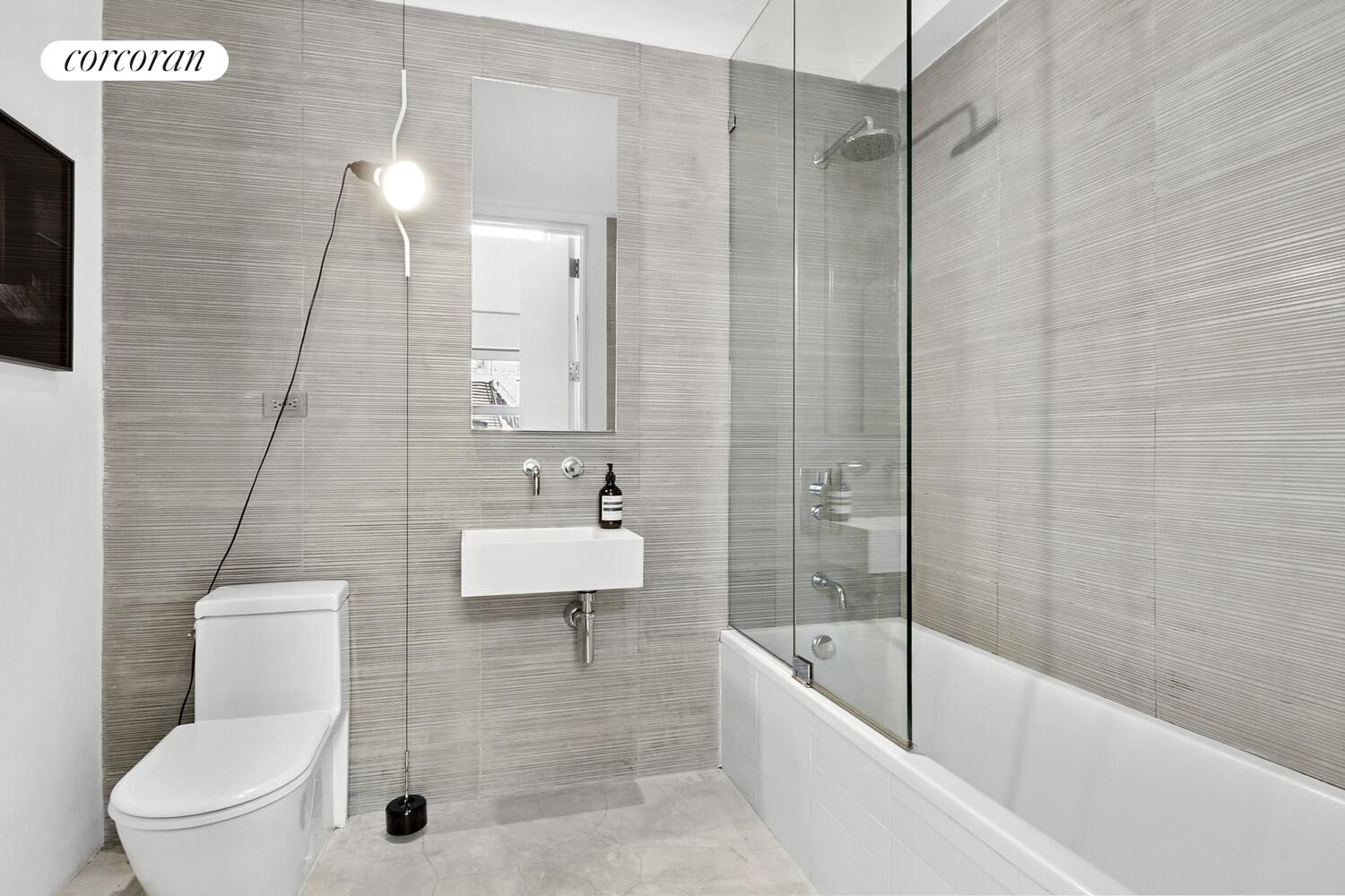 #9 photo, 100 N 3RD Street, ブルックリン区 Williamsburg,North , NY 11249