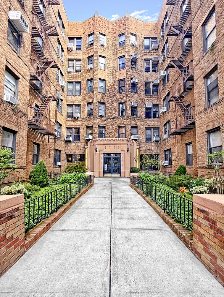 #20 photo, 9701 SHORE Road, Fort Hamilton , NY 11209