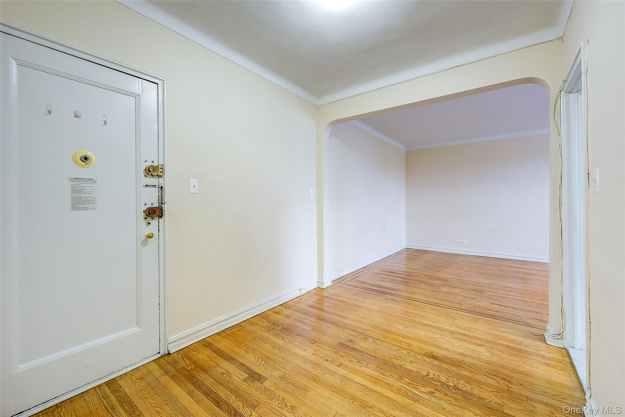 #12 photo, 76-35 113th Street, クイーンズ区 Forest Hills , NY 11375