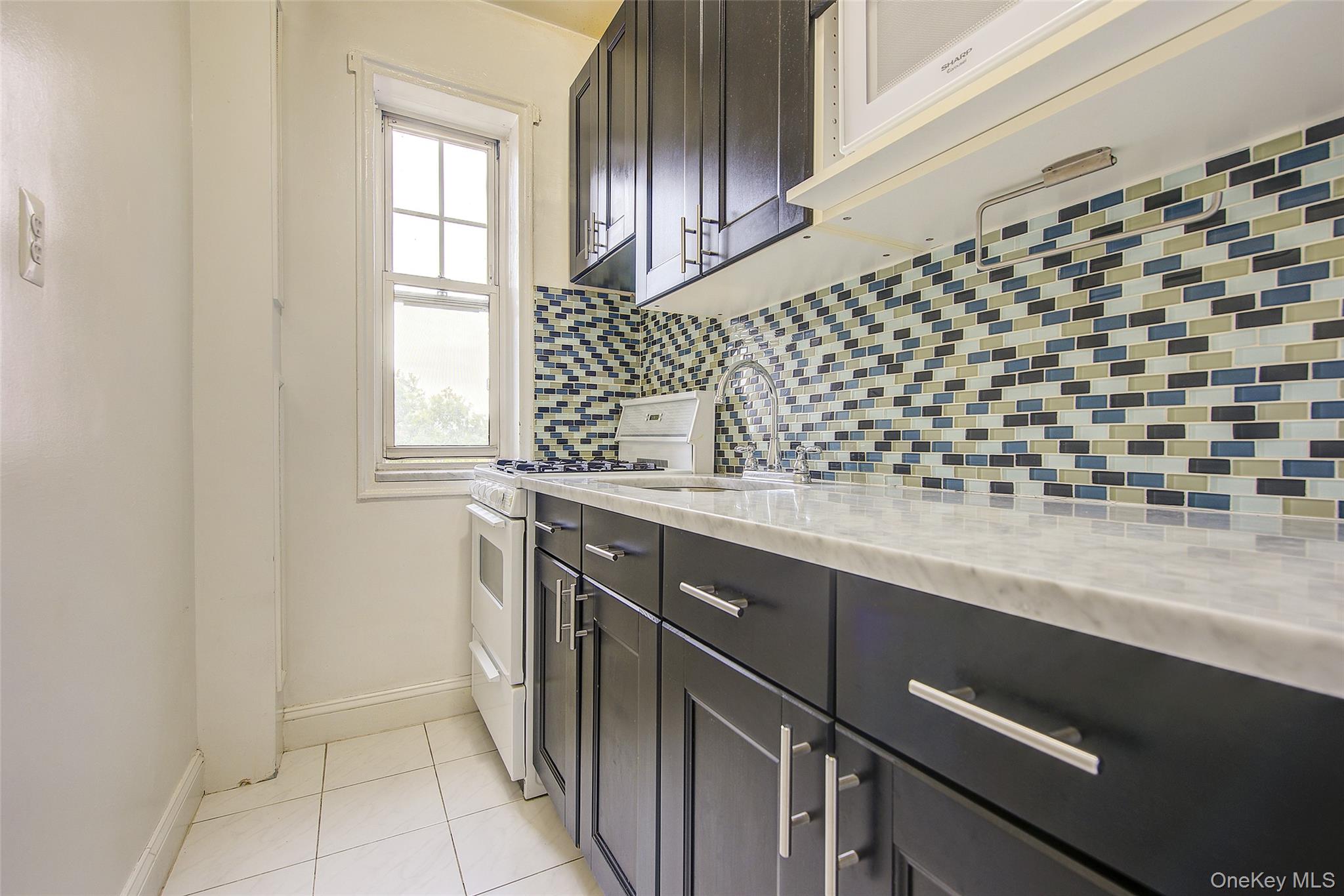 #16 photo, 76-35 113th Street, クイーンズ区 Forest Hills , NY 11375