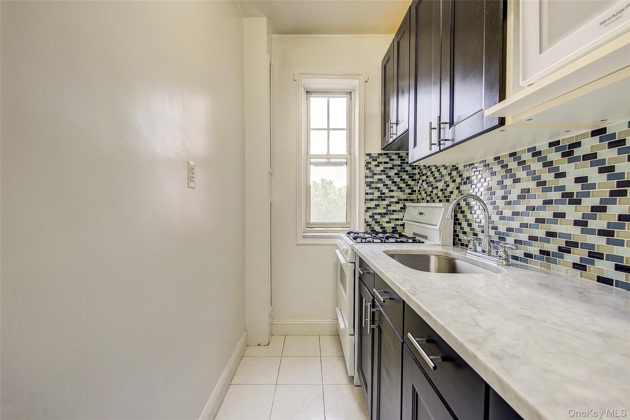 #17 photo, 76-35 113th Street, クイーンズ区 Forest Hills , NY 11375