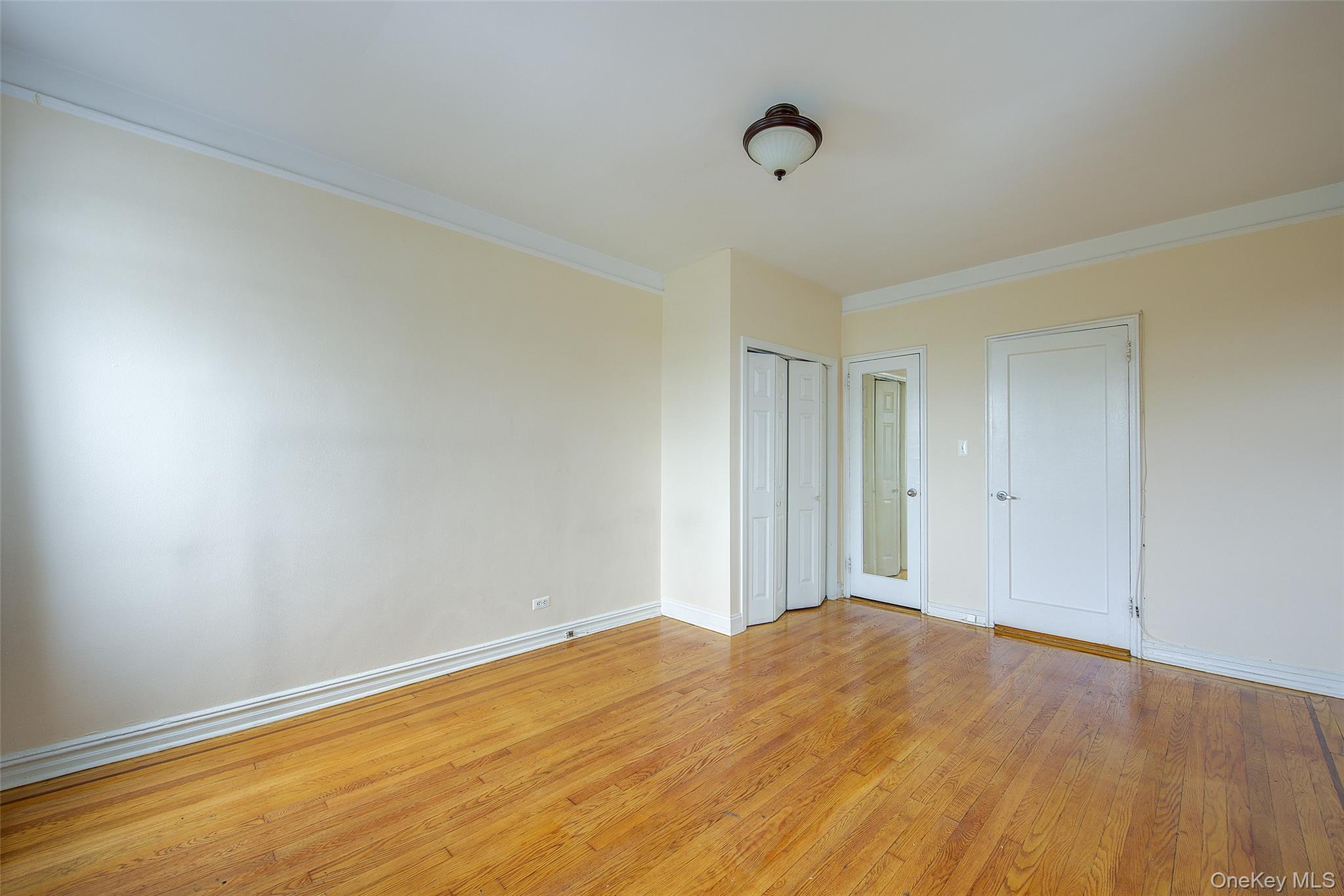 #20 photo, 76-35 113th Street, クイーンズ区 Forest Hills , NY 11375