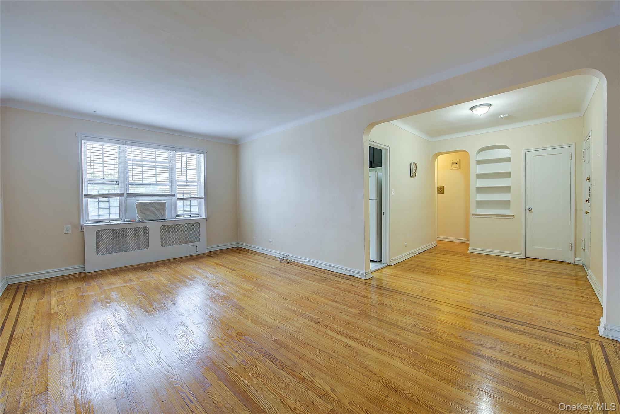 #8 photo, 76-35 113th Street, クイーンズ区 Forest Hills , NY 11375