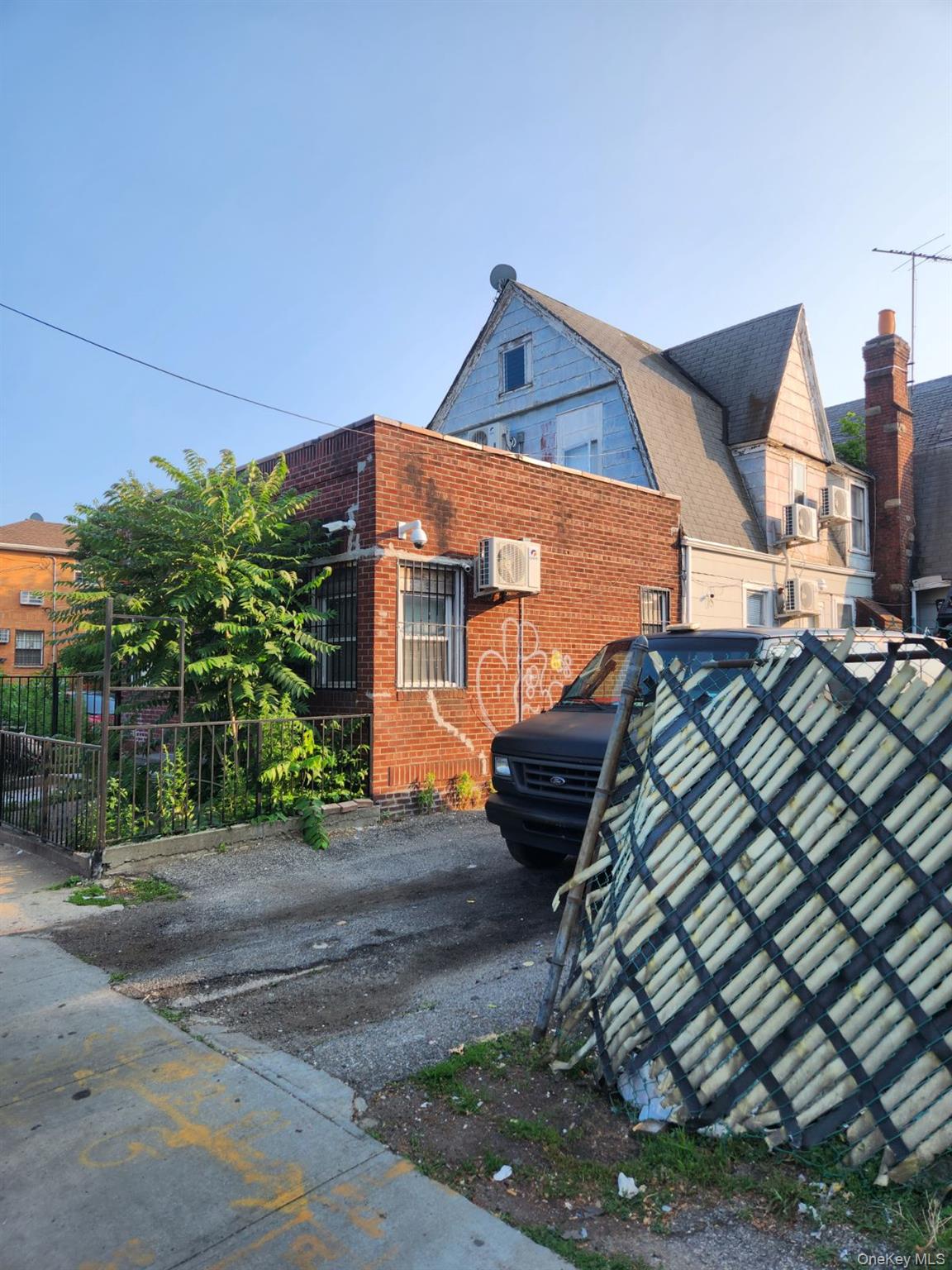 #4 photo, 103-16 Van Wyck Expressway, Richmond Hill S. , NY 11419