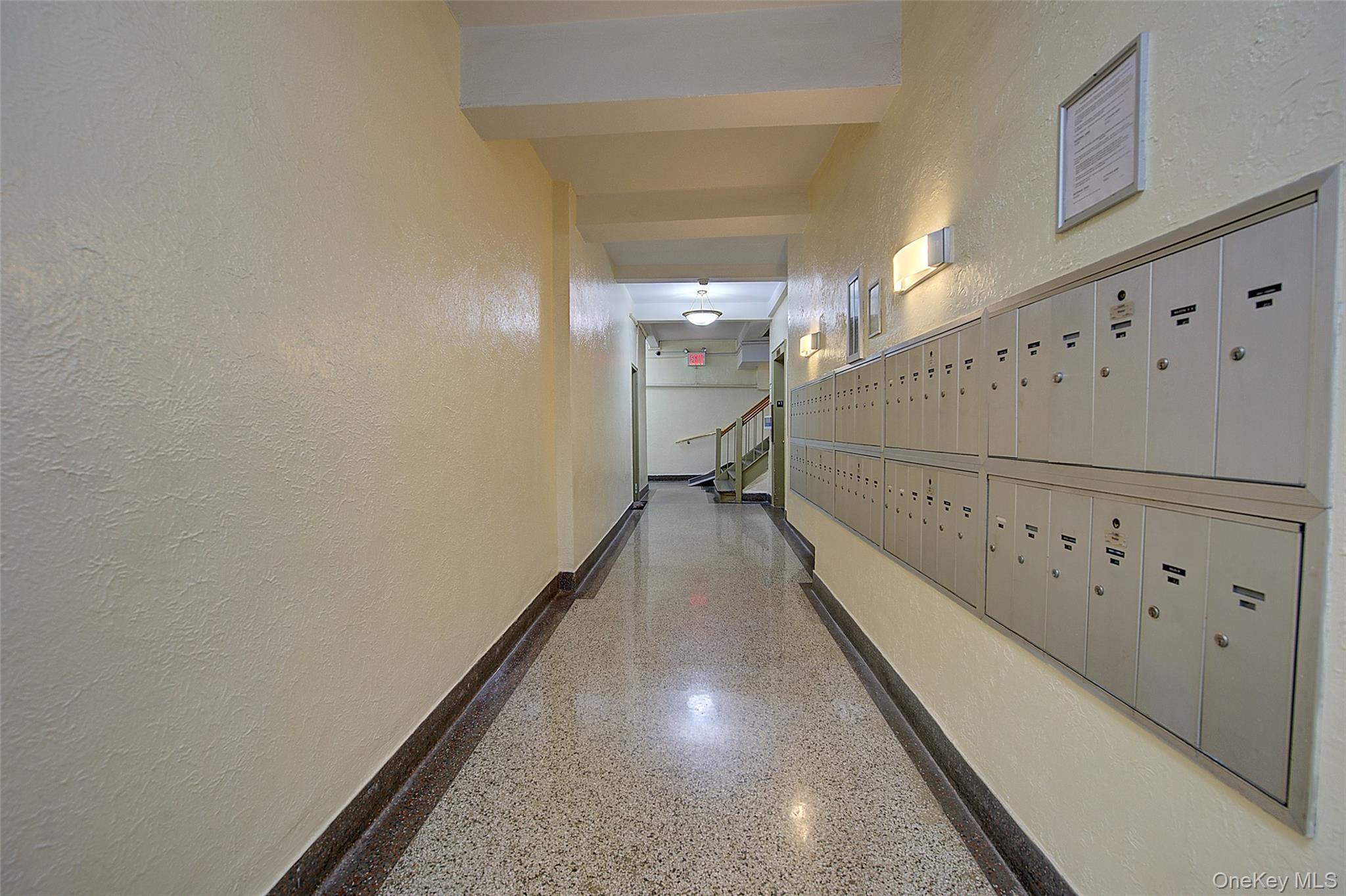 #4 photo, 67-35 Yellowstone Boulevard, クイーンズ区 Forest Hills , NY 11375