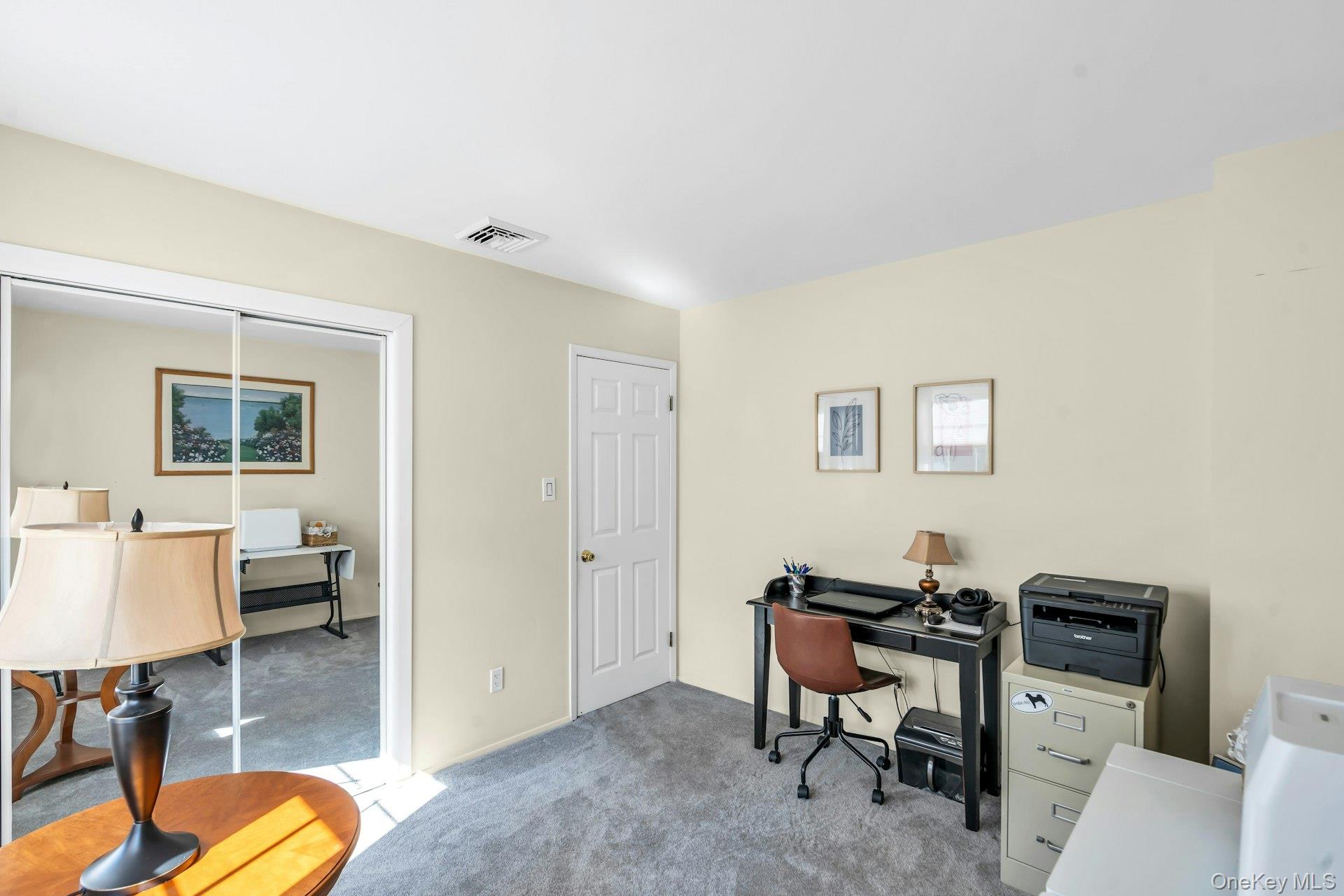 #20 photo, 177 N Bicycle Path, サフォーク郡 Selden , NY 11784