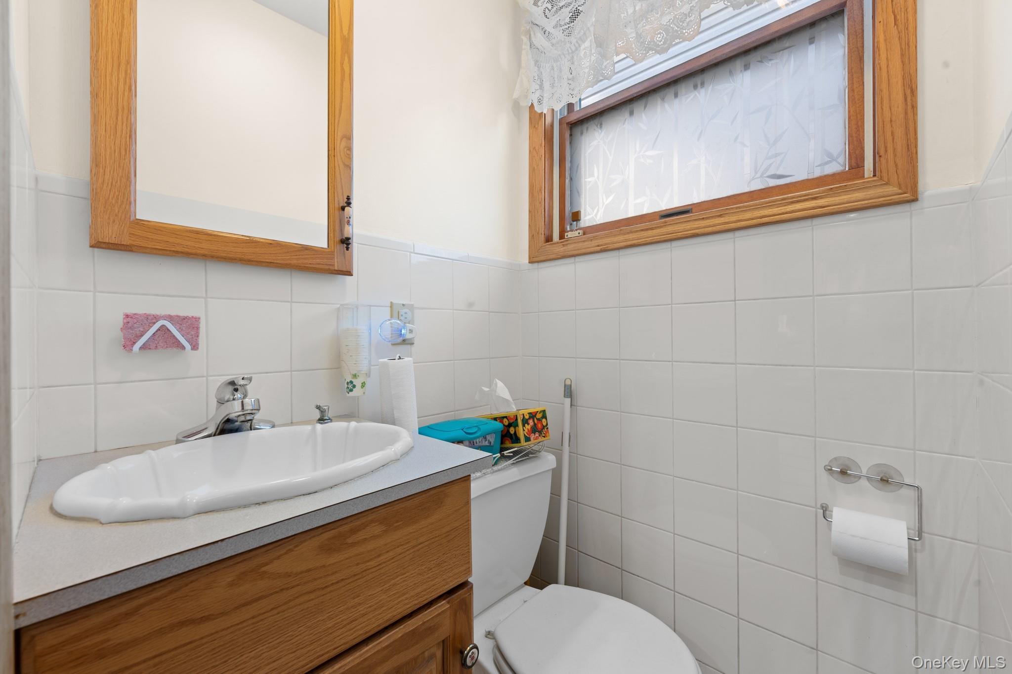 #12 photo, 77-61 79th Place, Glendale , NY 11385